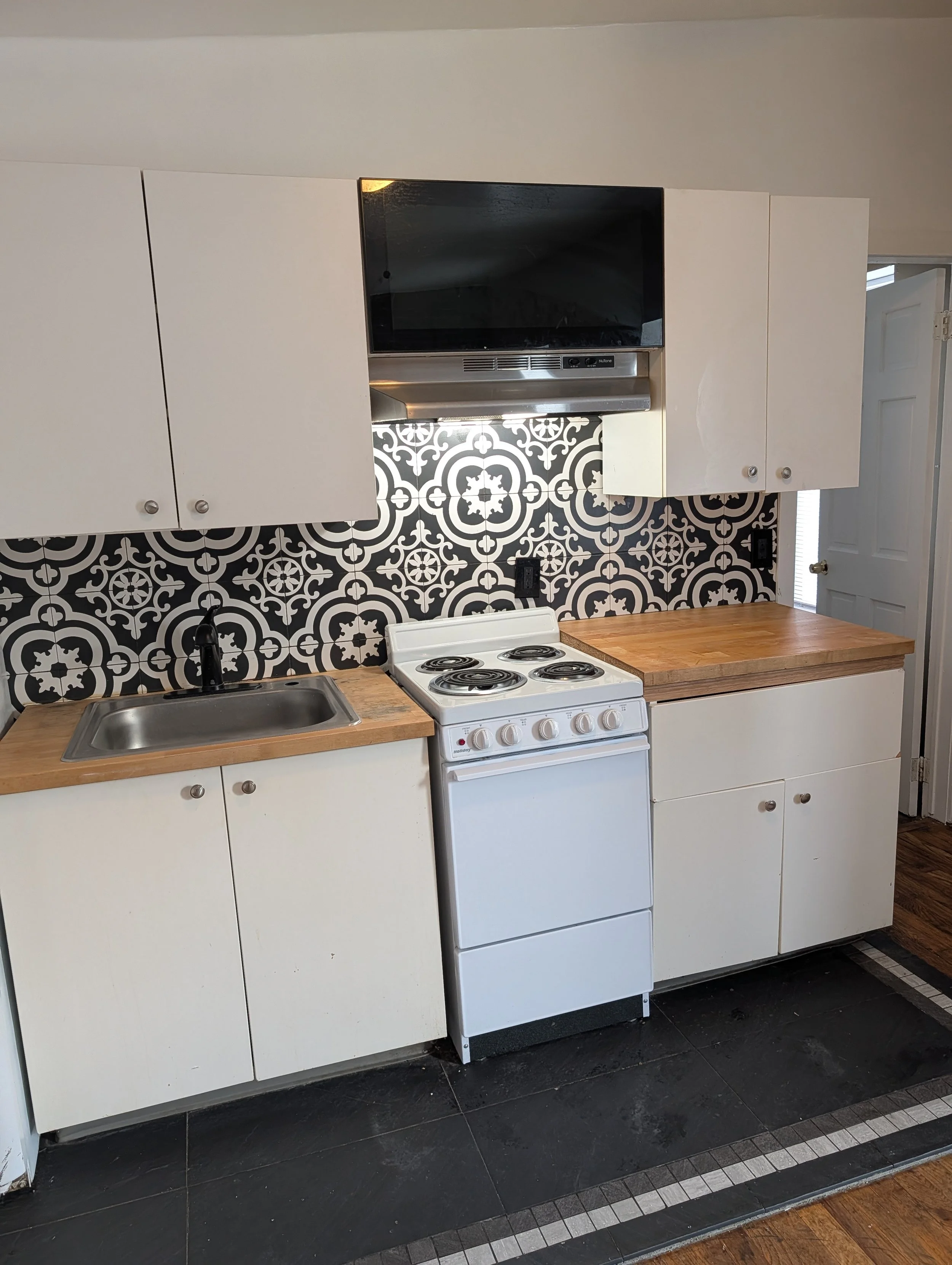 124#3  Kitchen 3.jpg