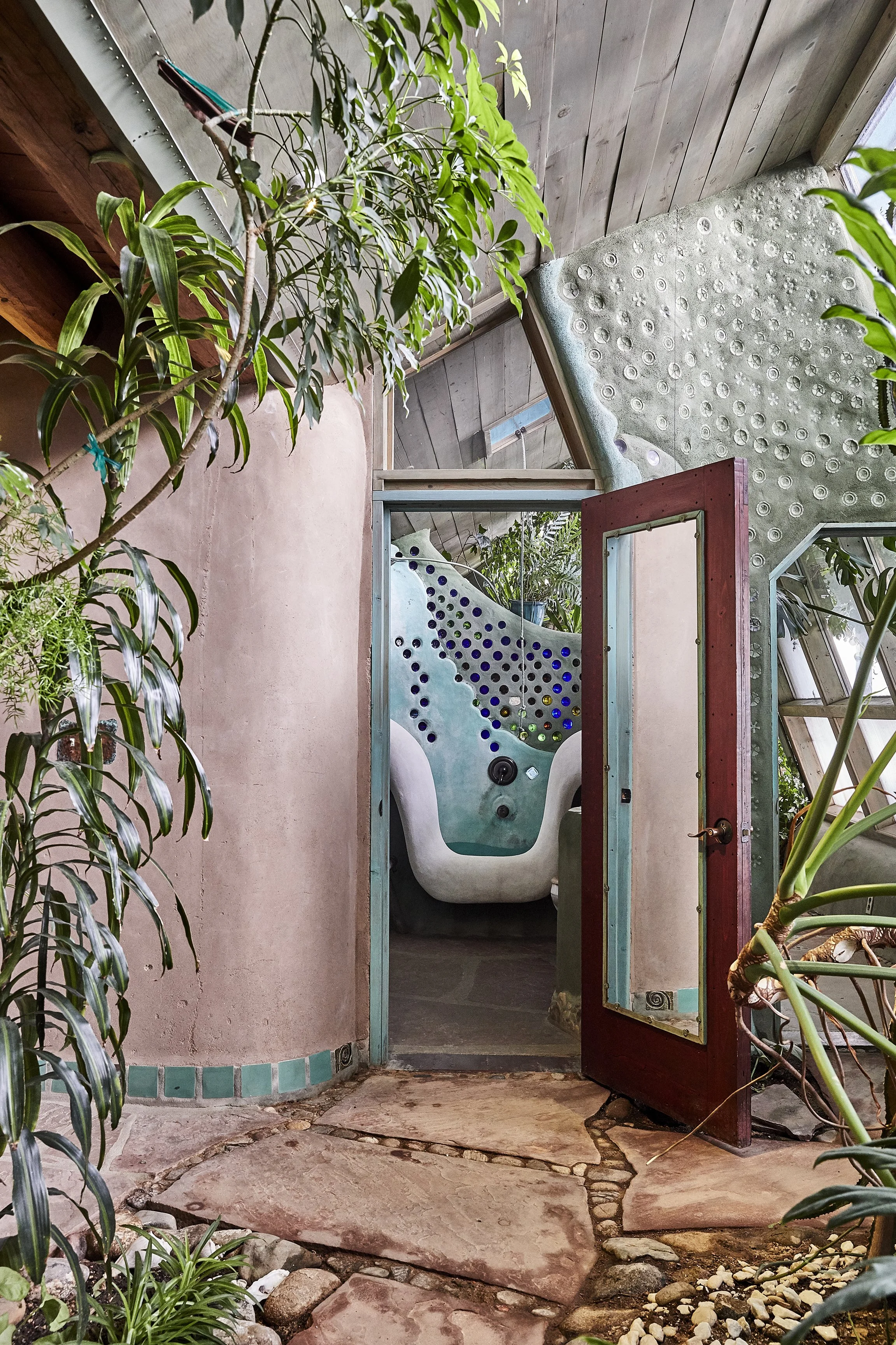 202000717_JennaPeffley_Earthship-0029.jpg