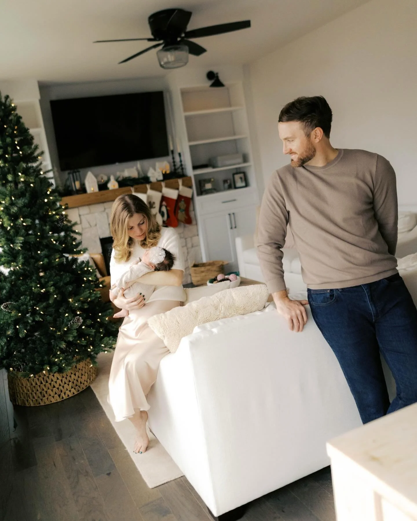 cozy Christmas at-home with baby Blair 🎄

#luslensphotography 
detroit family photographer, 
nashville maternity,
photographer, nashville family photographer ann arbor family photographer,  ann arbor newborn photographer, michigan family
photographe