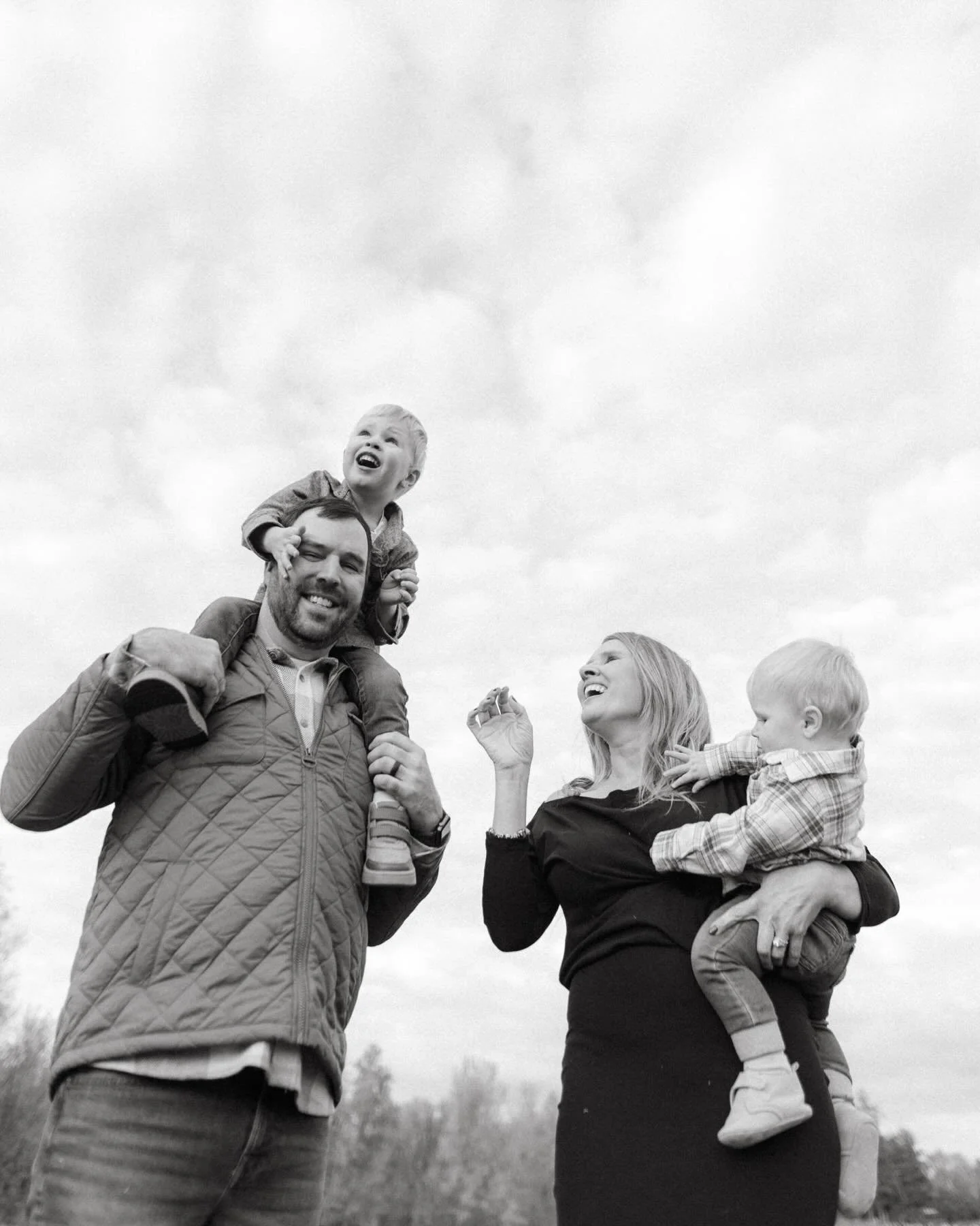 The Ludlum Family 🤎

#luslensphotography 
detroit family photographer, 
nashville maternity photographer,
nashville family photographer, ann arbor family photographer,  ann arbor newborn photographer, michigan family
photographer, ann arbor family p