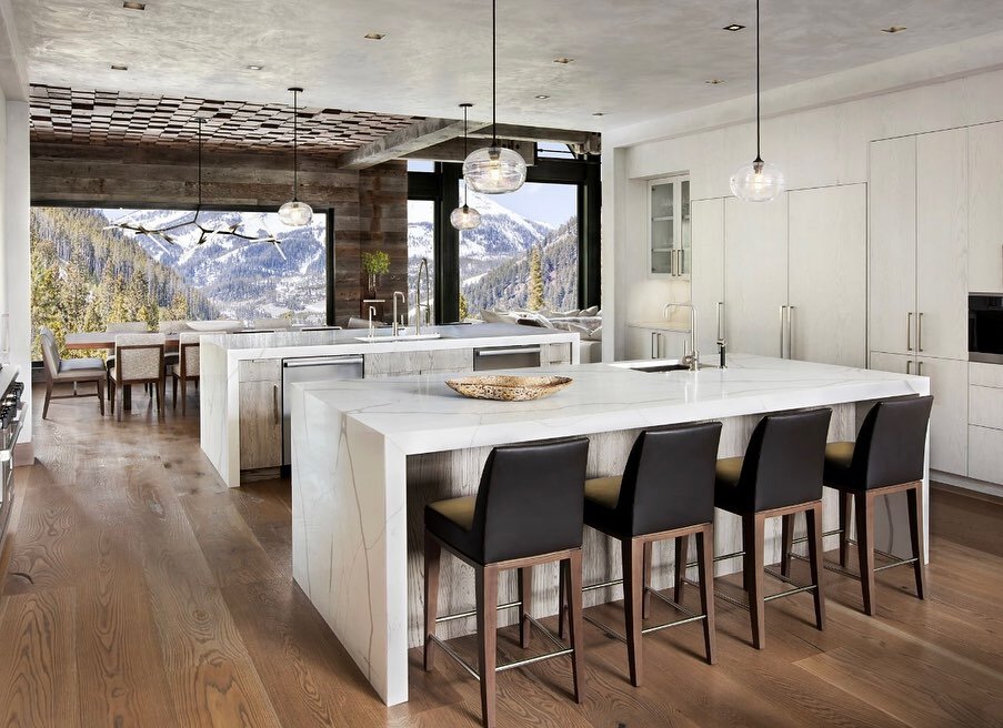 This time of year, Kitchens really get to shine!

Wishing everyone a Happy Thanksgiving 🍁 ❄️

#timetocook #kitchen #design #favorite #whichisyourfavorite #mountainliving #home #lifestyle #food #chic #finishes #luxe #fixtures #interiordesign #shelter