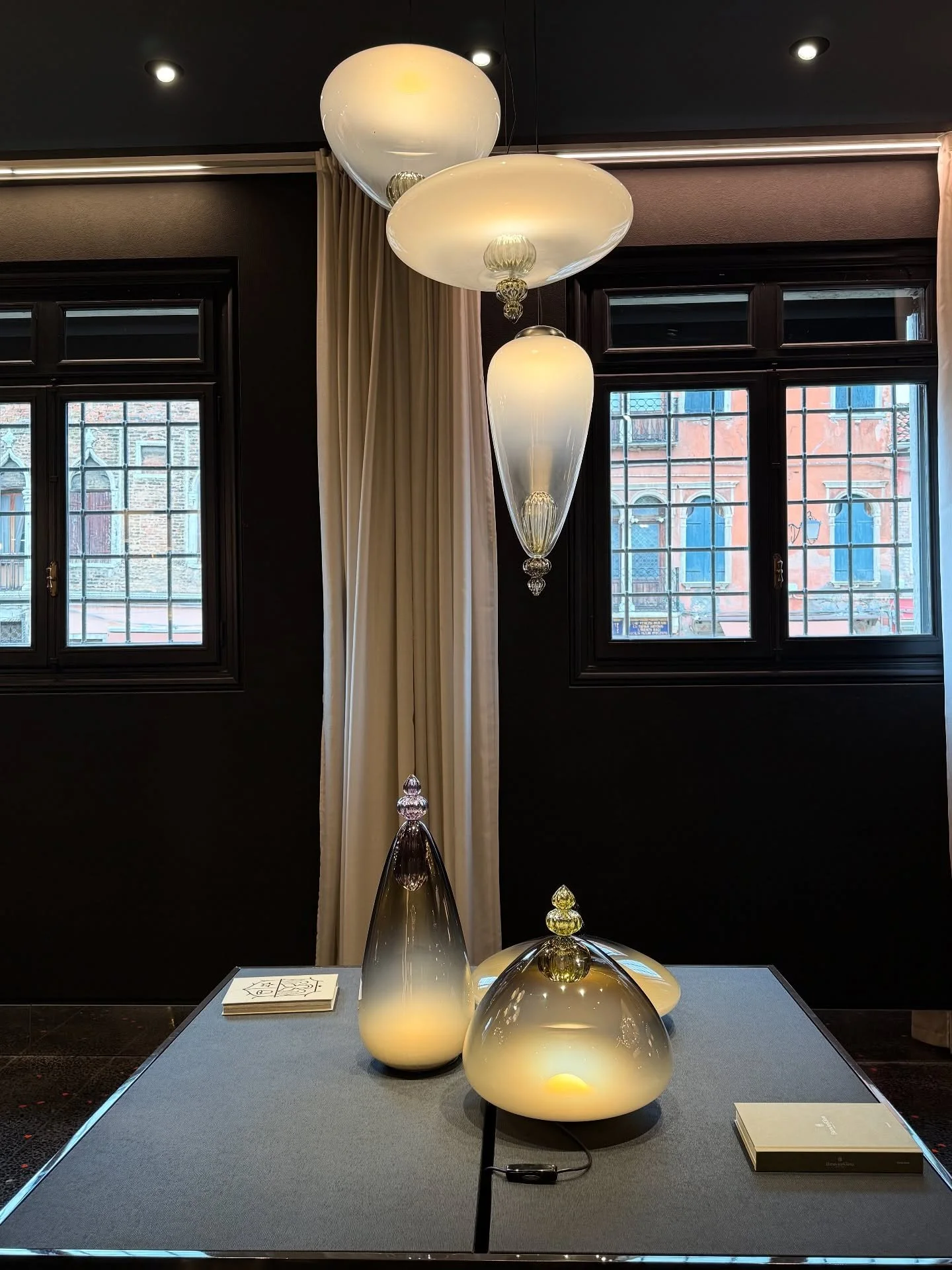 Recent reflection on glass, a field trip to Murano Italy was inspiration on continuing the blend of glass into local projects.

#classic #muranoglass #vs #mountainmodern #interiordesign #inspo #venice #italy #montana #custom #lighting #ironglasslight