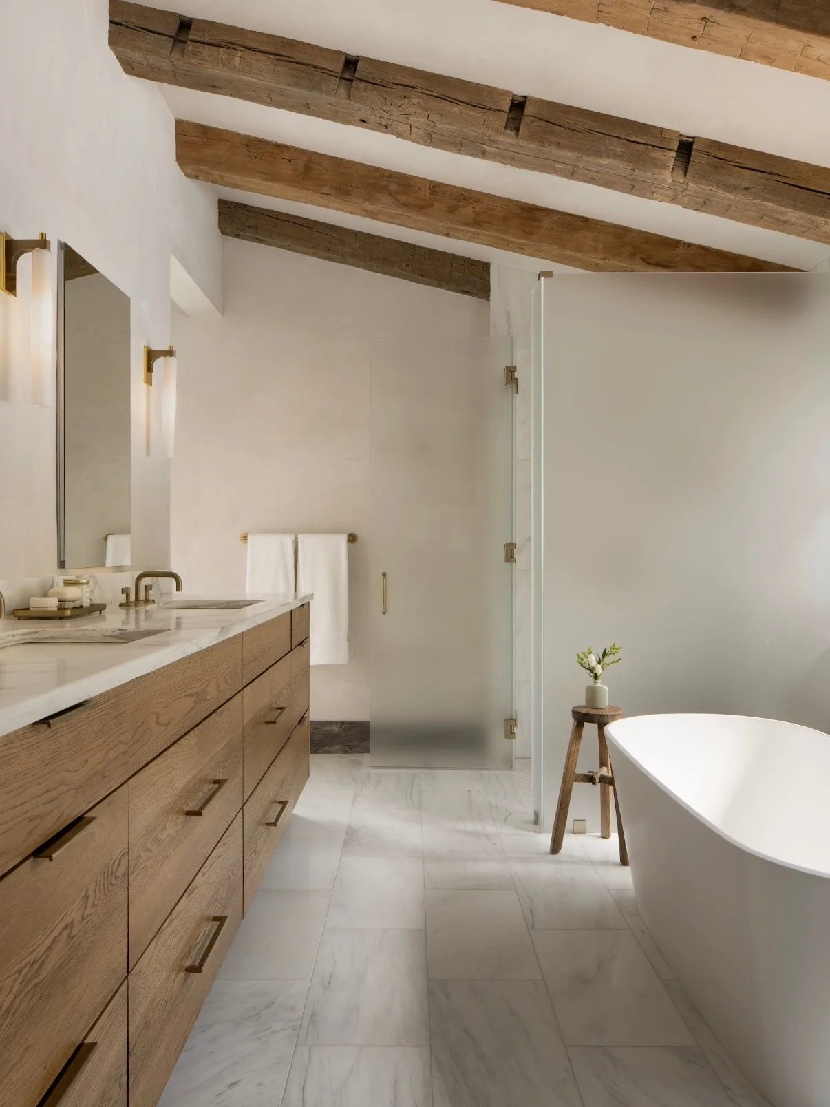 A couple of new favorites 
#bathrooms #tile #design #interiordesign 

@shelterinteriors @lohss_construction @onyxtilestudio @mistachuck_