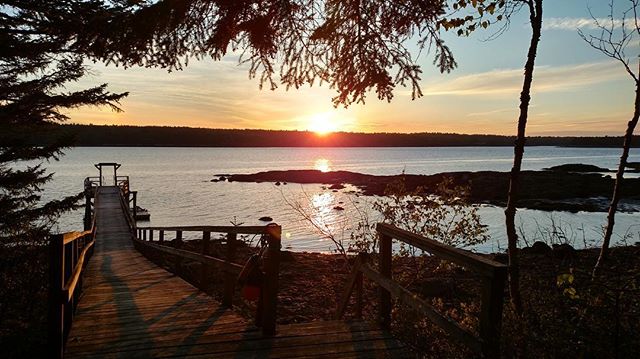 Monday blues? Not with this view! Sip your coffee or read a book as you watch the sunrise and we promise your day will start off great! #floodscove