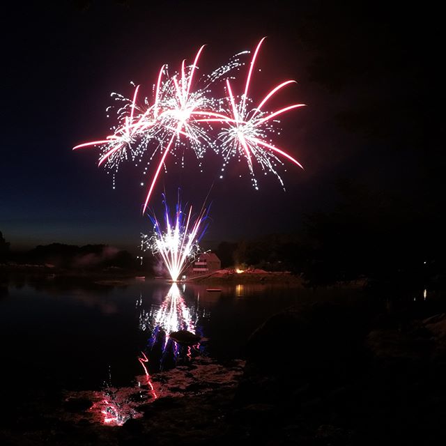 We hope everyone had a fun and relaxing Fourth of July! 🇺🇸The Cove spent the Fourth enjoying a lobster boil, changing of our American flag, competitive egg toss, giant bonfire on the ocean rocks, and fireworks!🎆 PC: Go to @knuthjr who snapped thes