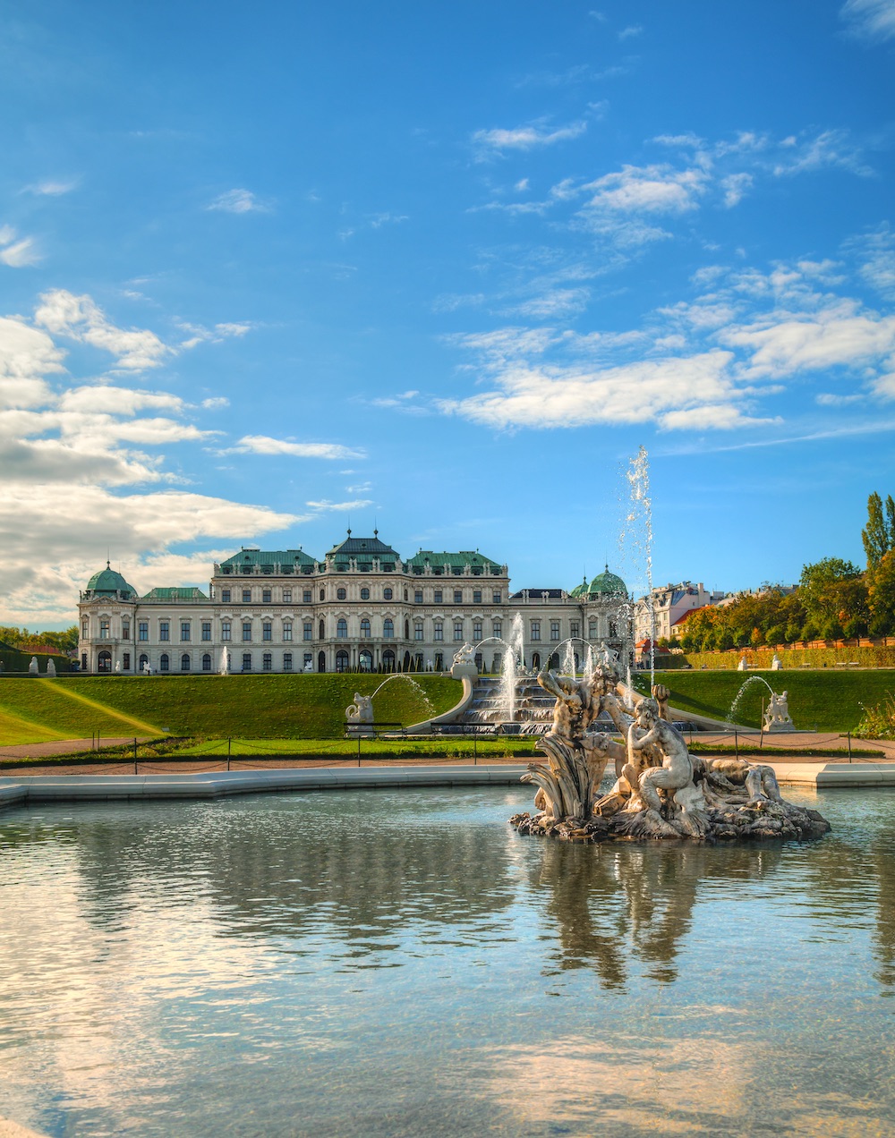 CC_Vienna_Belvedere_Palace_Fountains.jpg