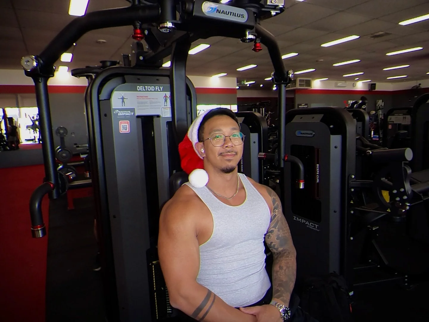 Elf on the Shelf took a wrong turn and ended up at the gym 🎄💪
Causing chaos, stealing reps, judging form, and absolutely refusing leg day.

Merry Christmas to our Training Day family 🎄❤️
Thank you to every member, staff, and familiar face that mak