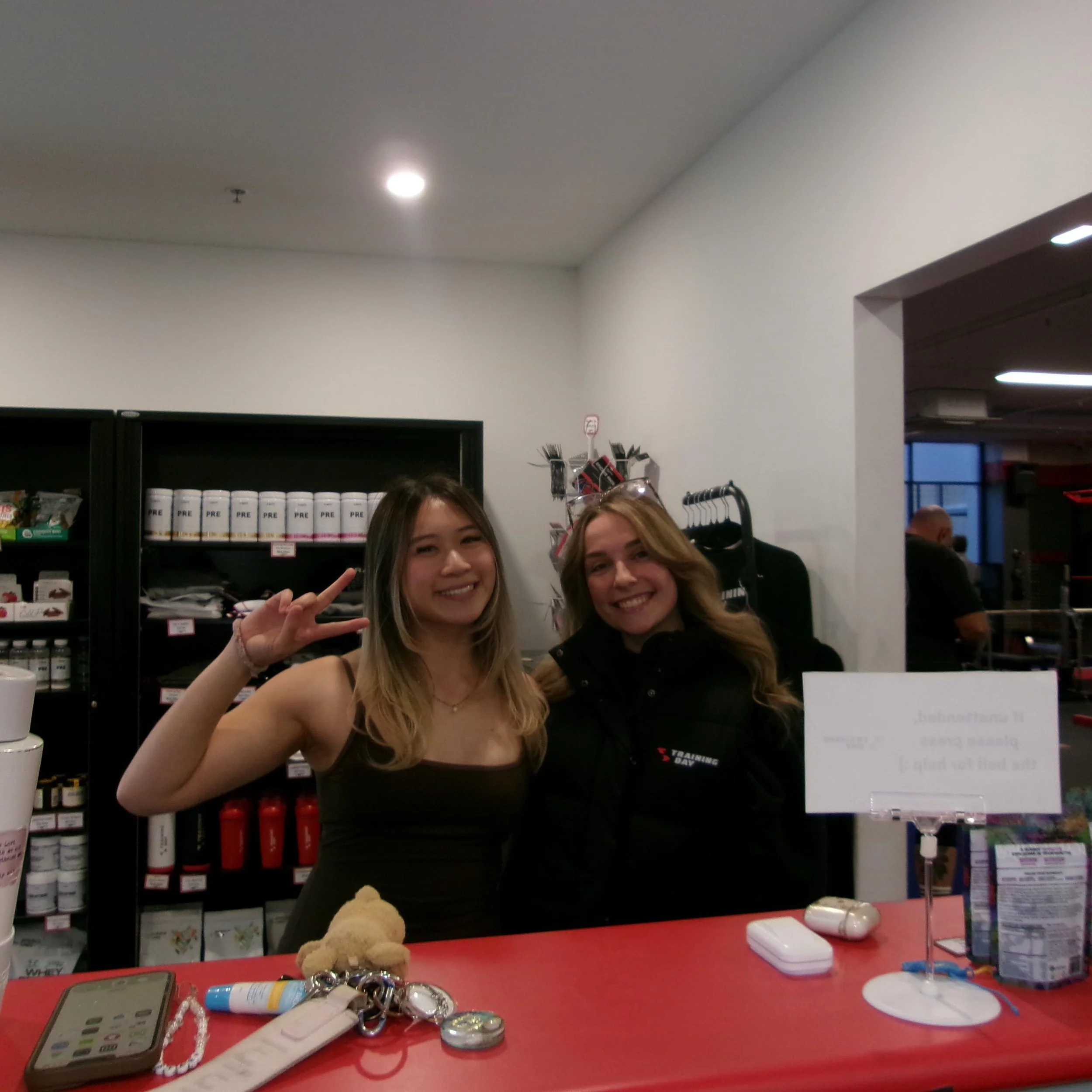 Friday Flicks 📸 

📍 @trainingdaygymscoresby 

1. Couple og blondies 👱&zwj;♀️ 
2. BROOKI came to TDS 🍪 
3. Spiros needed some chalk 😱 
4. Bao provided the chalk 👏 
5. Brenton has some important calls 🍌 
6. Michales last week! He just bought a h
