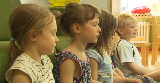 Achtsamkeit in Schule und Bildung. Einen YouTube Film von Andreas Schwenderer