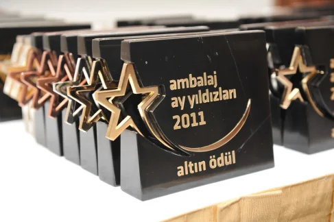 Golden award for olive oil set