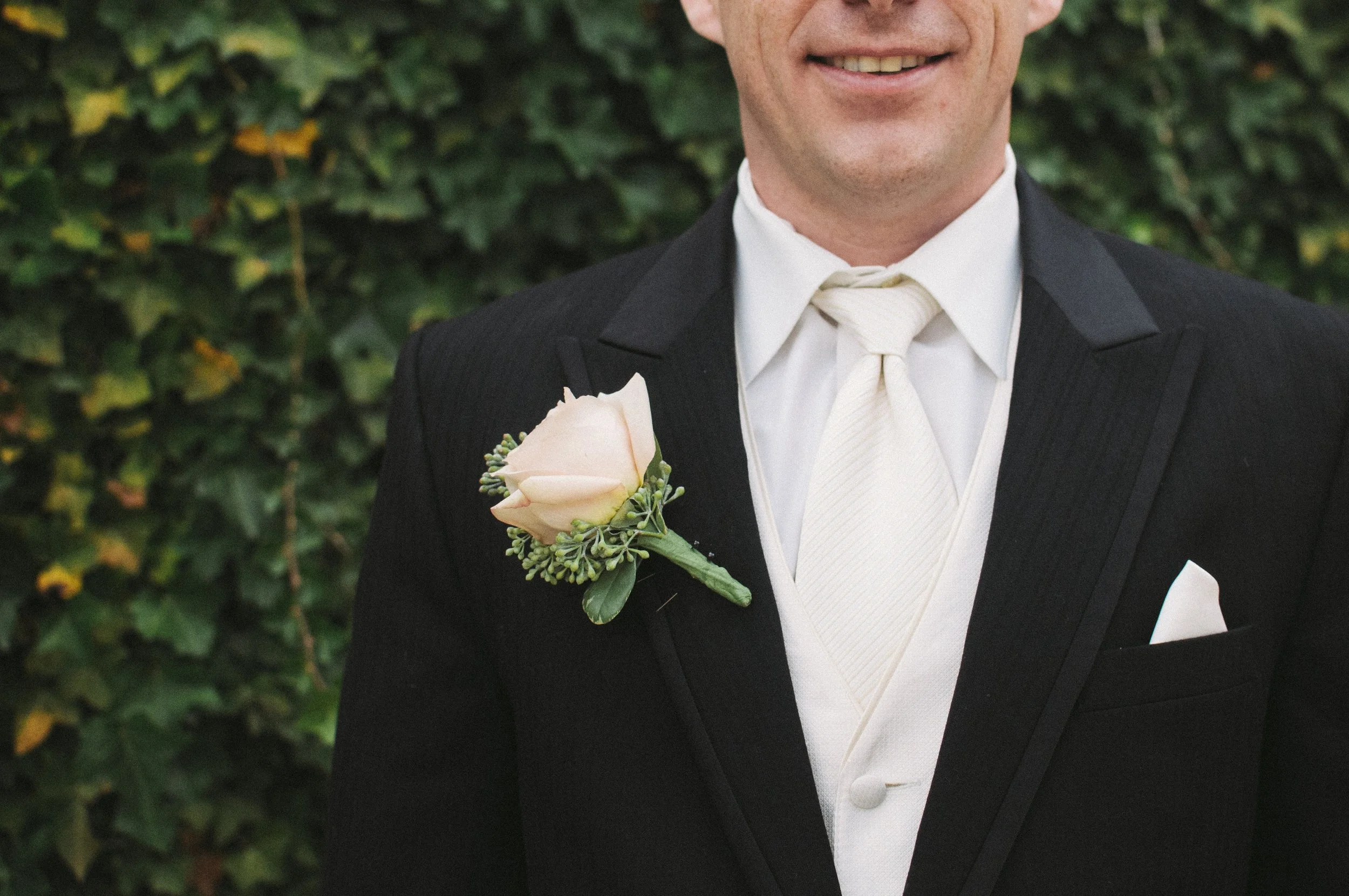 flower-formal-groom-177328.jpg