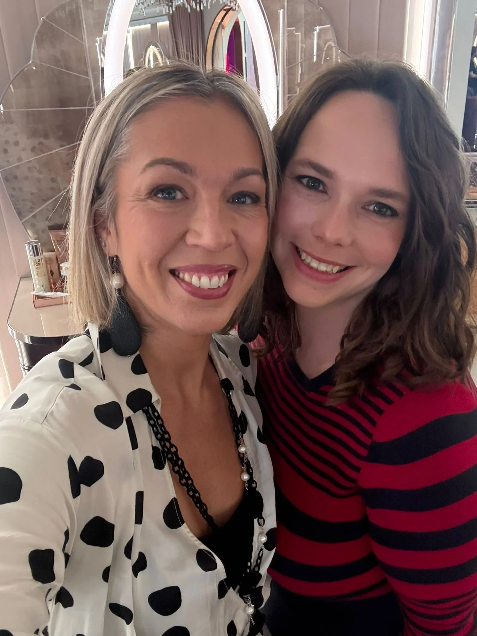 The Charlotte Tilbury event was pure magic! ✨

We solved the ultimate festive season dilemma: transforming your daytime make-up into evening glamour when you're dashing from office to party with zero time to go home.

The energy was incredible, and w