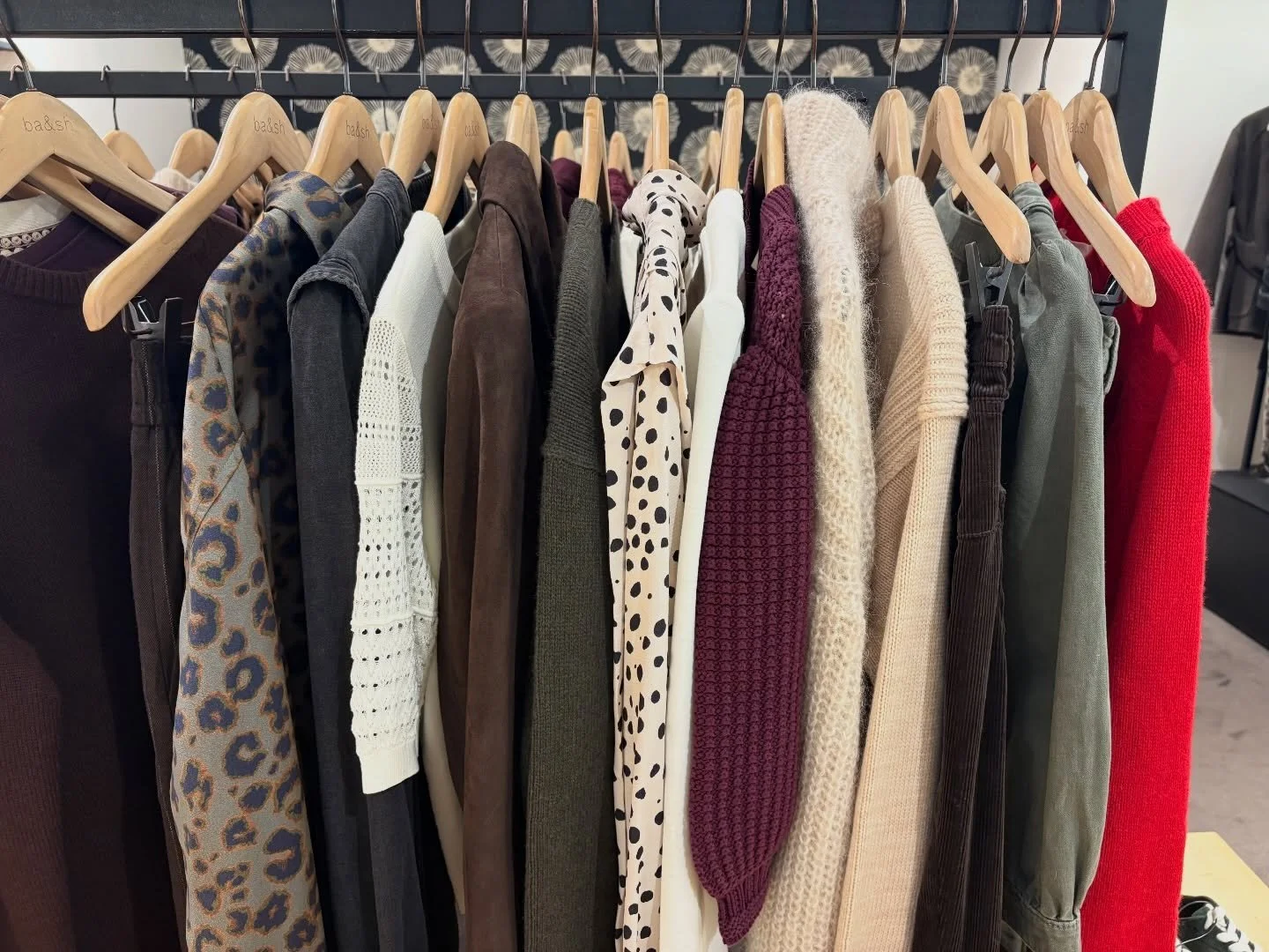 New year. Same wardrobe&hellip; but it doesn&rsquo;t feel right anymore?

January is the perfect moment to reset your style.
Not by buying more, but by choosing better.

A capsule wardrobe is about:
&bull; Fewer pieces
&bull; More combinations
&bull;