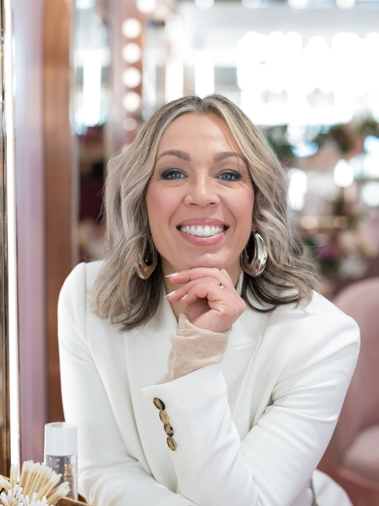 I LOVE this picture. Do you?

Last week we went with @albanebrandphotography to test the space and lights for our event at @ctcarnabystreetdarlings on April 30th and I think we found the perfect spot for our guests headshot!

Yes, because the next co