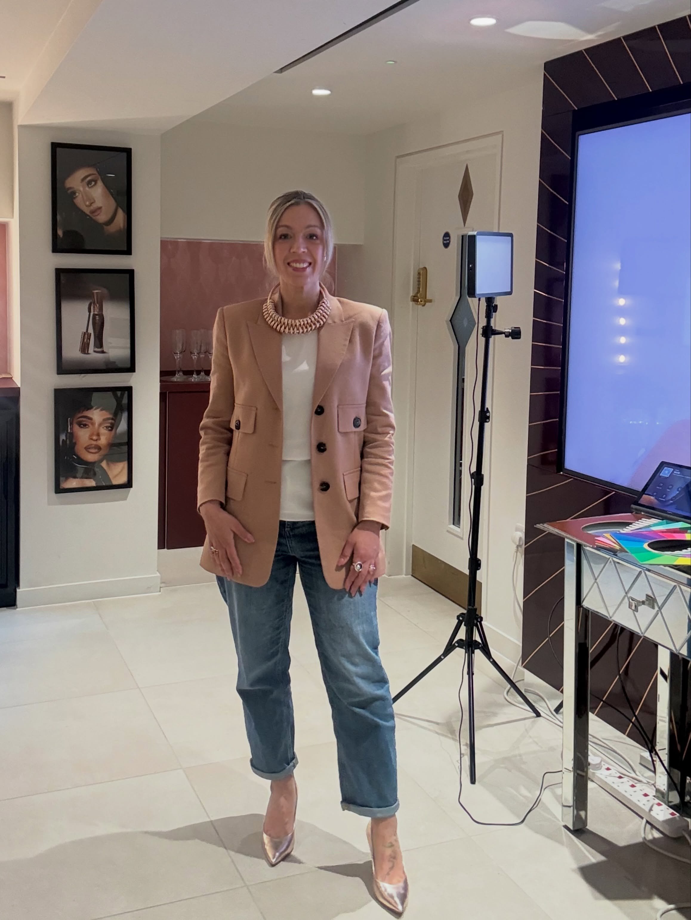 Just got home from another corporate event I had the pleasure of hosting at Charlotte Tilbury.

It never stops amazing me to see the impact colour analysis can have on people, especially when they experience first-hand the difference the right shades