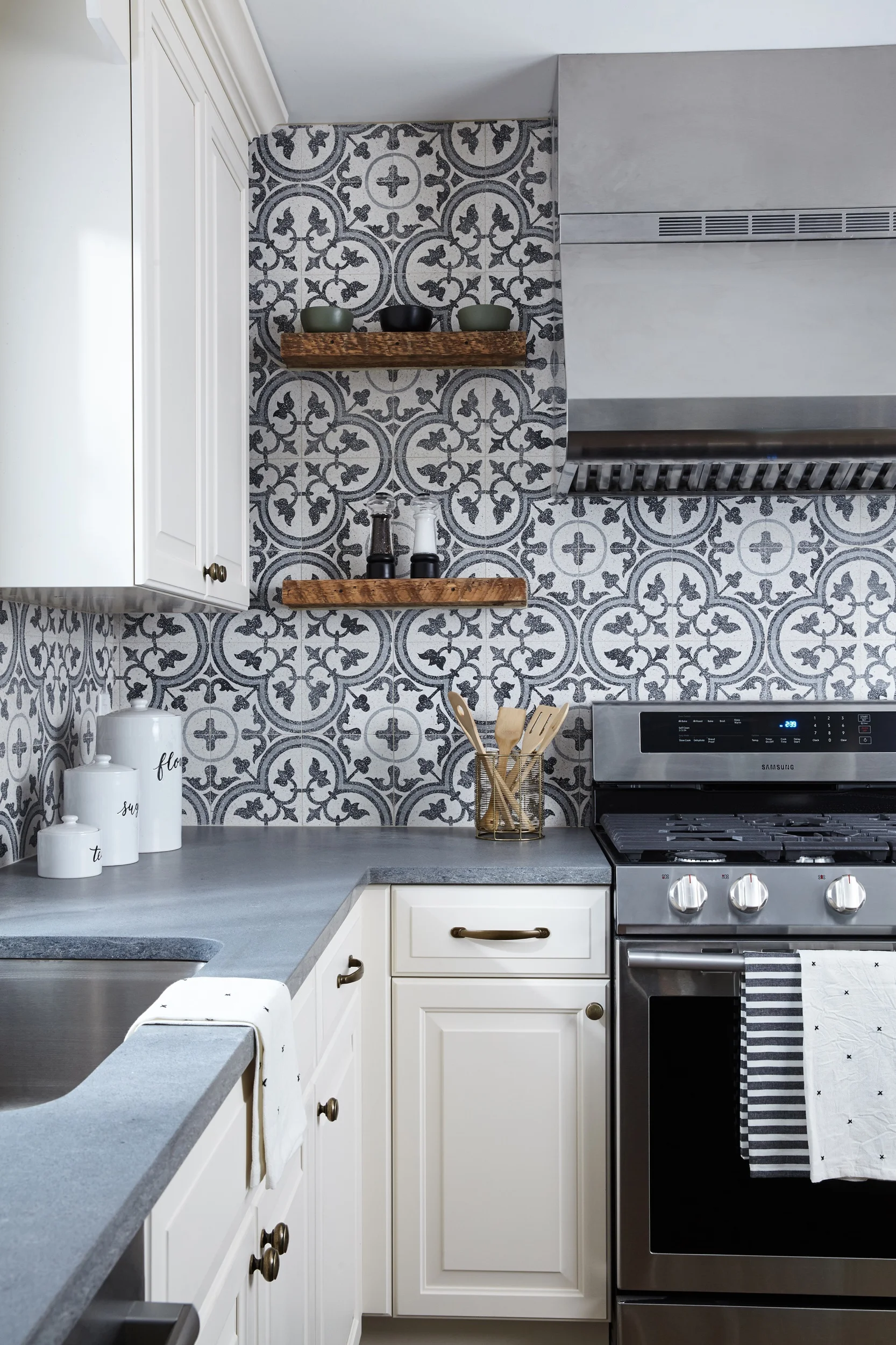 kitchen_detail_shelves_hires.jpeg