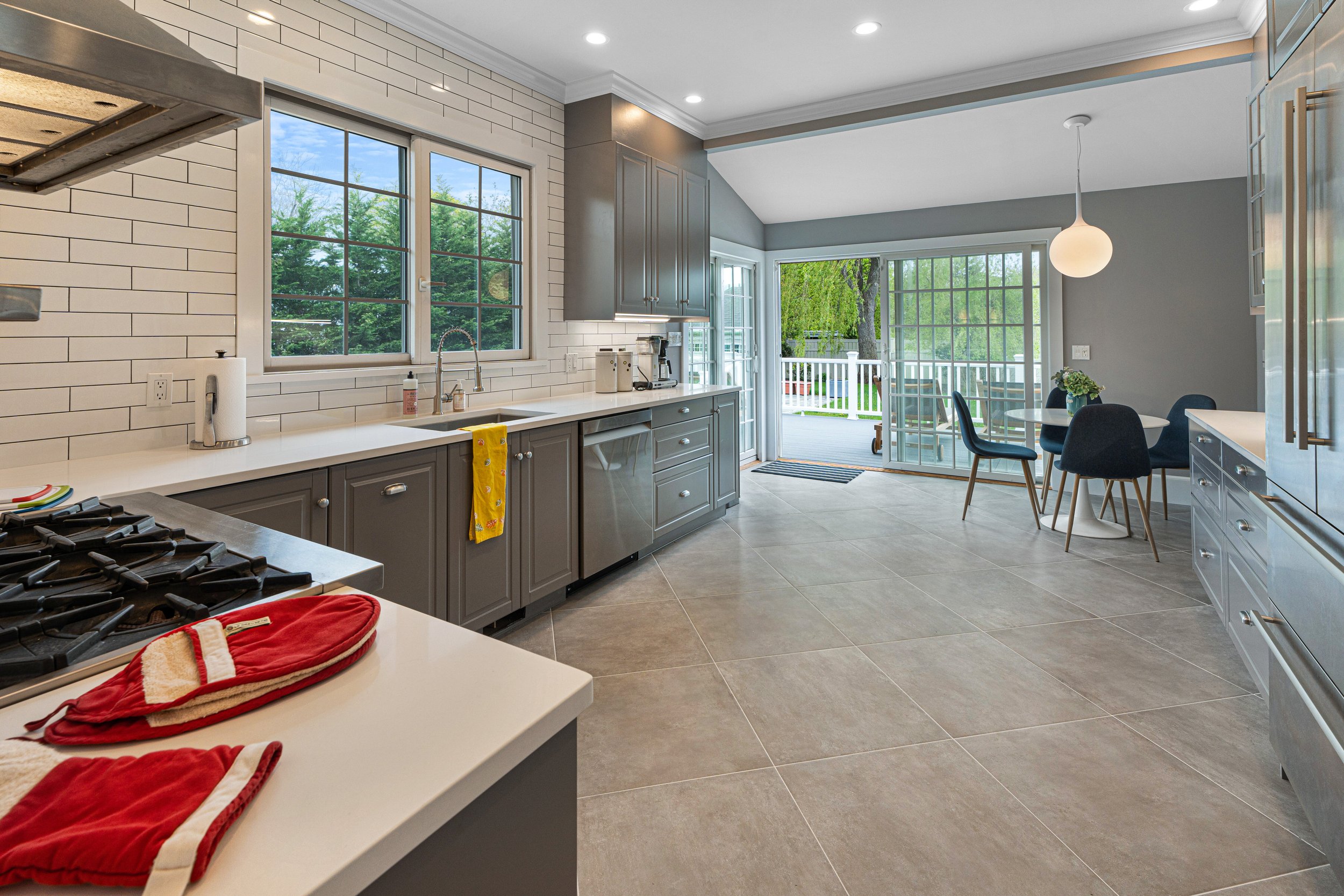 WebRes16_32 Butter Ln, Bridgehampton_Kitchen.jpg