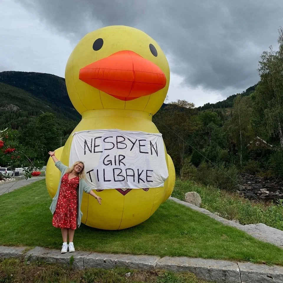 Lene foran den store anda.