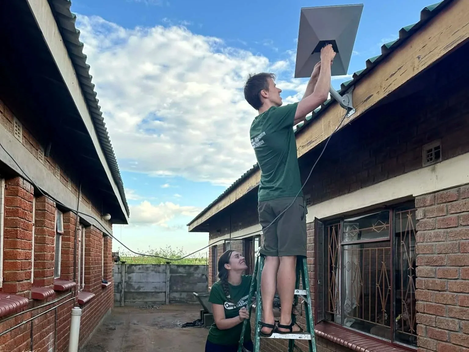 Ingeniørerne installerer Starlink