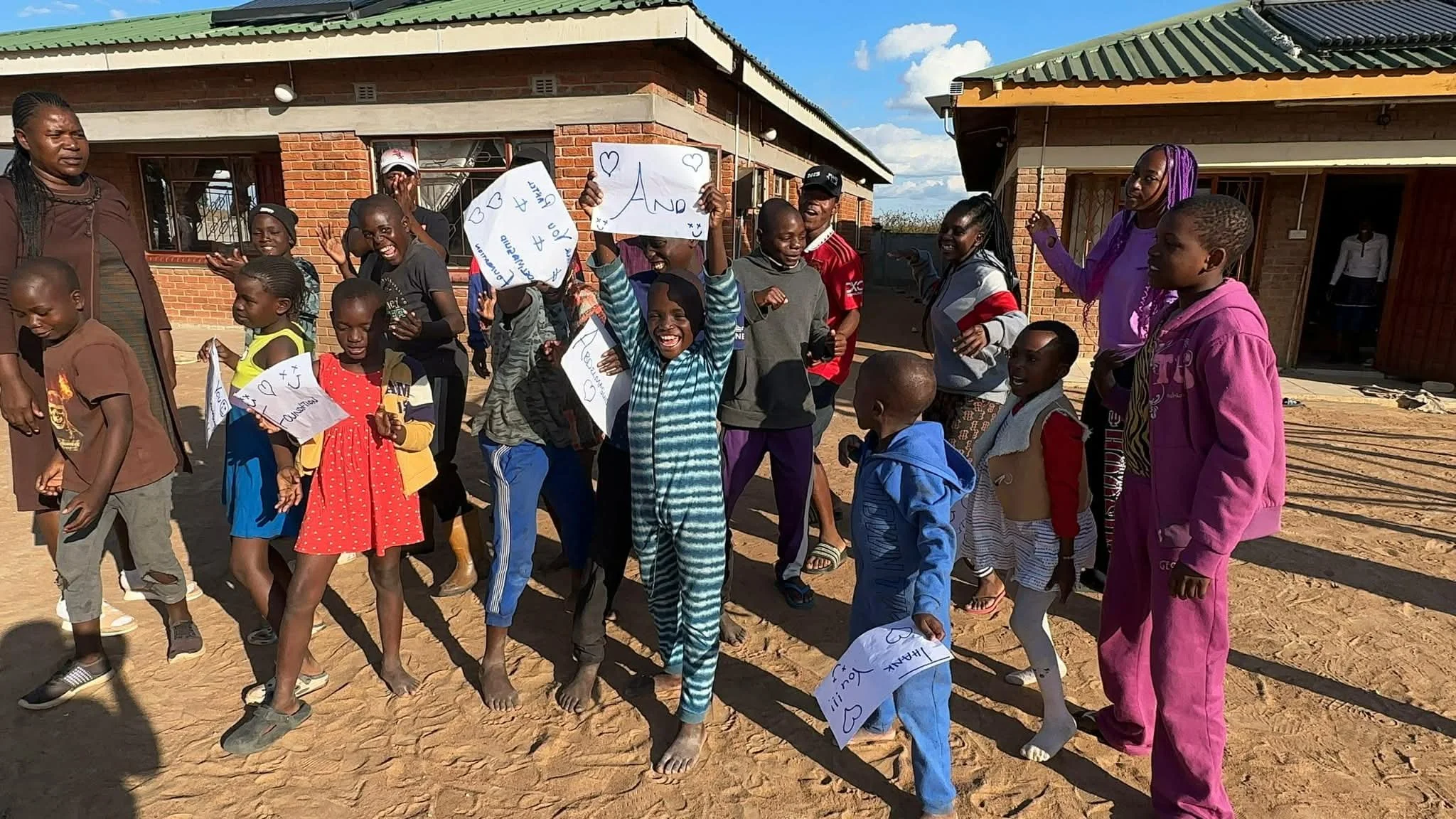 Barna på barnehjemmet etter støtten fra PAF