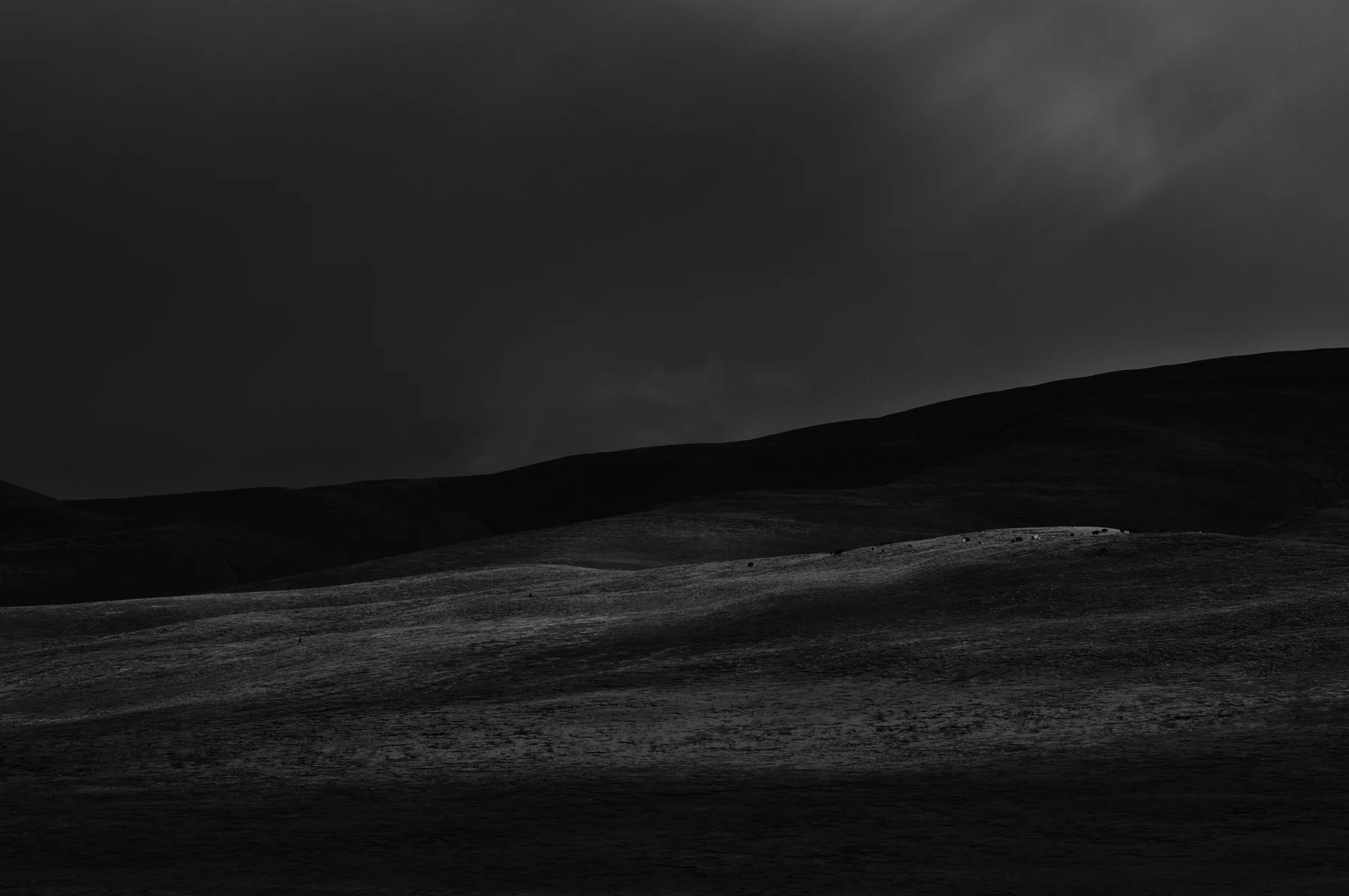 sunrays-tibet-grassands.jpg