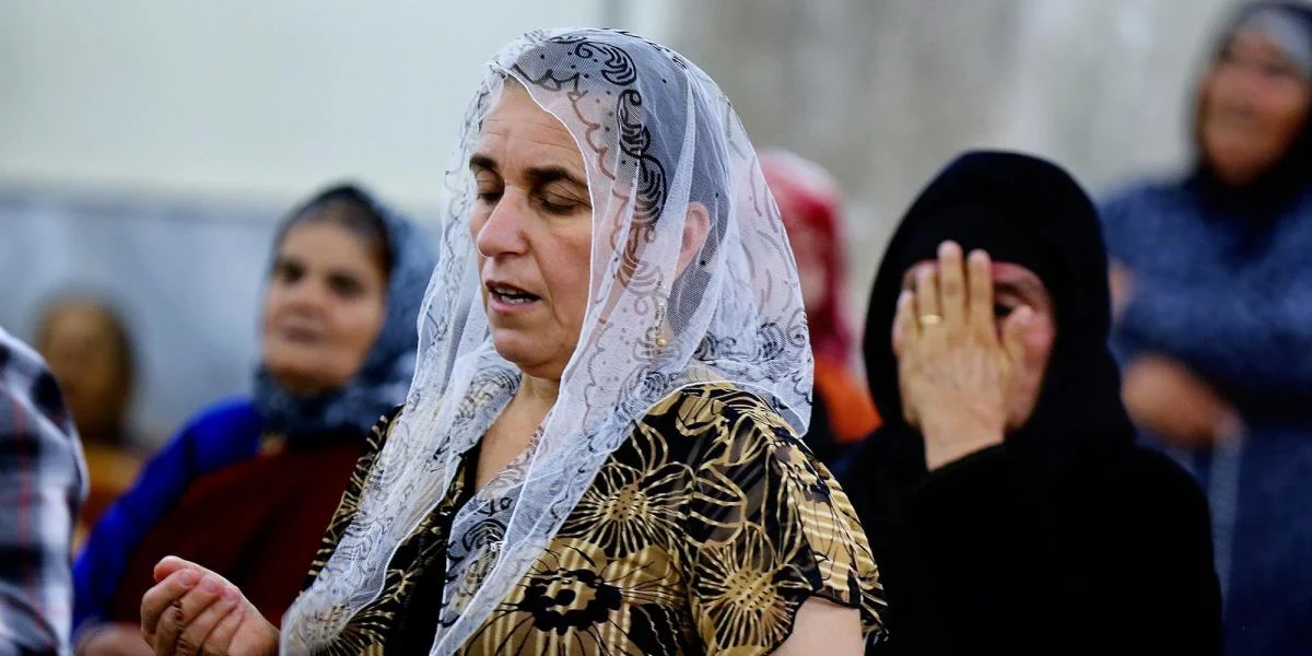 woman praying.jpg
