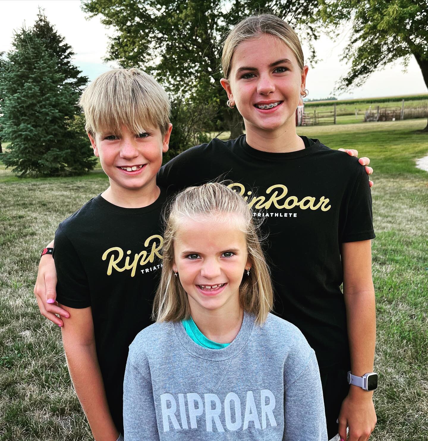 It&rsquo;s not back-to-school week until the whole family walks out the door with RipRoar gear on 🎒😮&zwj;💨💯

#letemknow #riproartriathlon