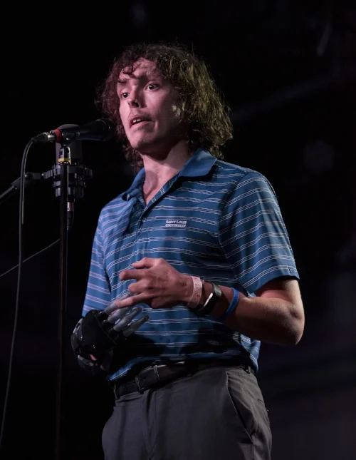 Andrew Oberle tells his story at the Ready Room in St. Louis in October 2017. Photo by David Kovaluk.