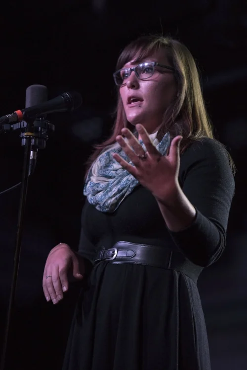 Sarah Pearl tells her story at the Ready Room in St. Louis in October 2017. Photo by David Kovaluk.