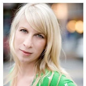 Alison headshot.jpg