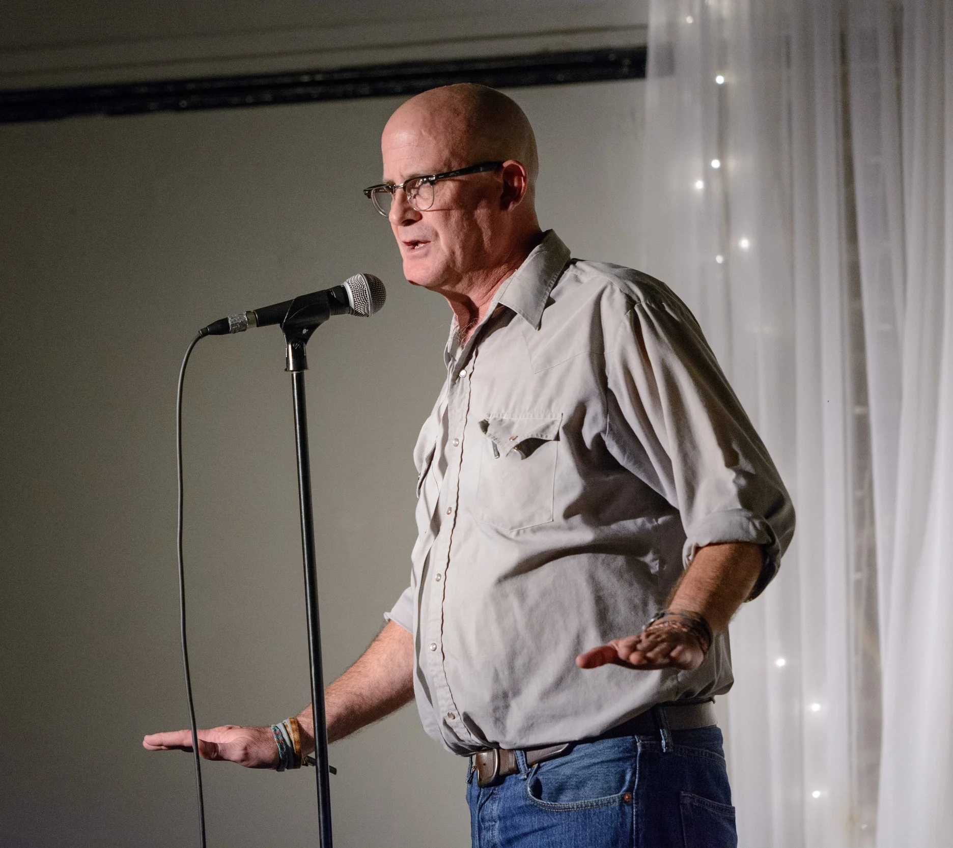 Joseph Mendelson shares his story at the HIghland Inn and Ballroom in Atlanta. Photo by Rob Felt.