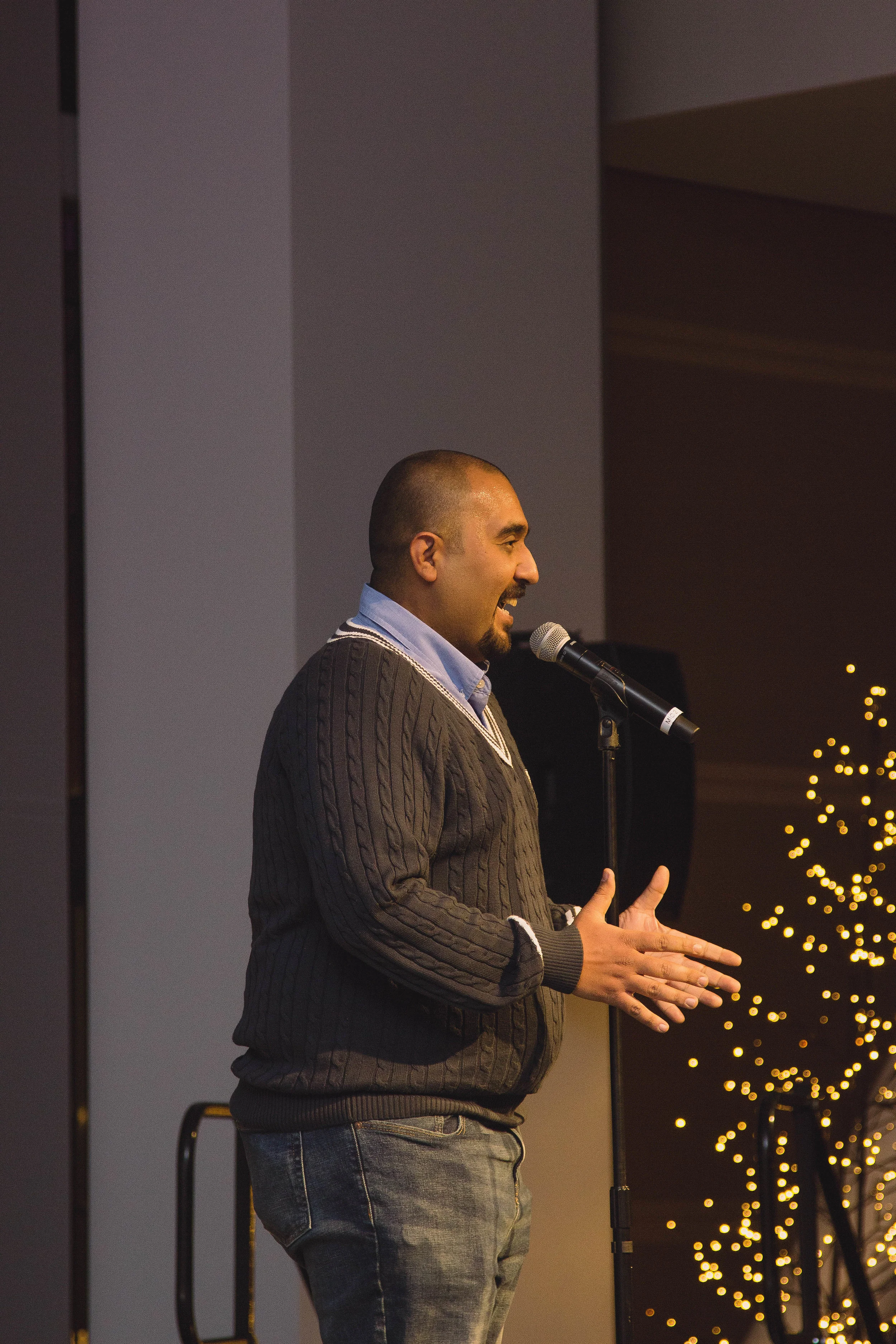Ali Mustafa shares his story Jack’s Urban Meeting Place in Boise, ID at a Story Collider show produced in partnership with Micron School of Materials Science and Engineering in November, 2018. Photo by Lauren Branch.