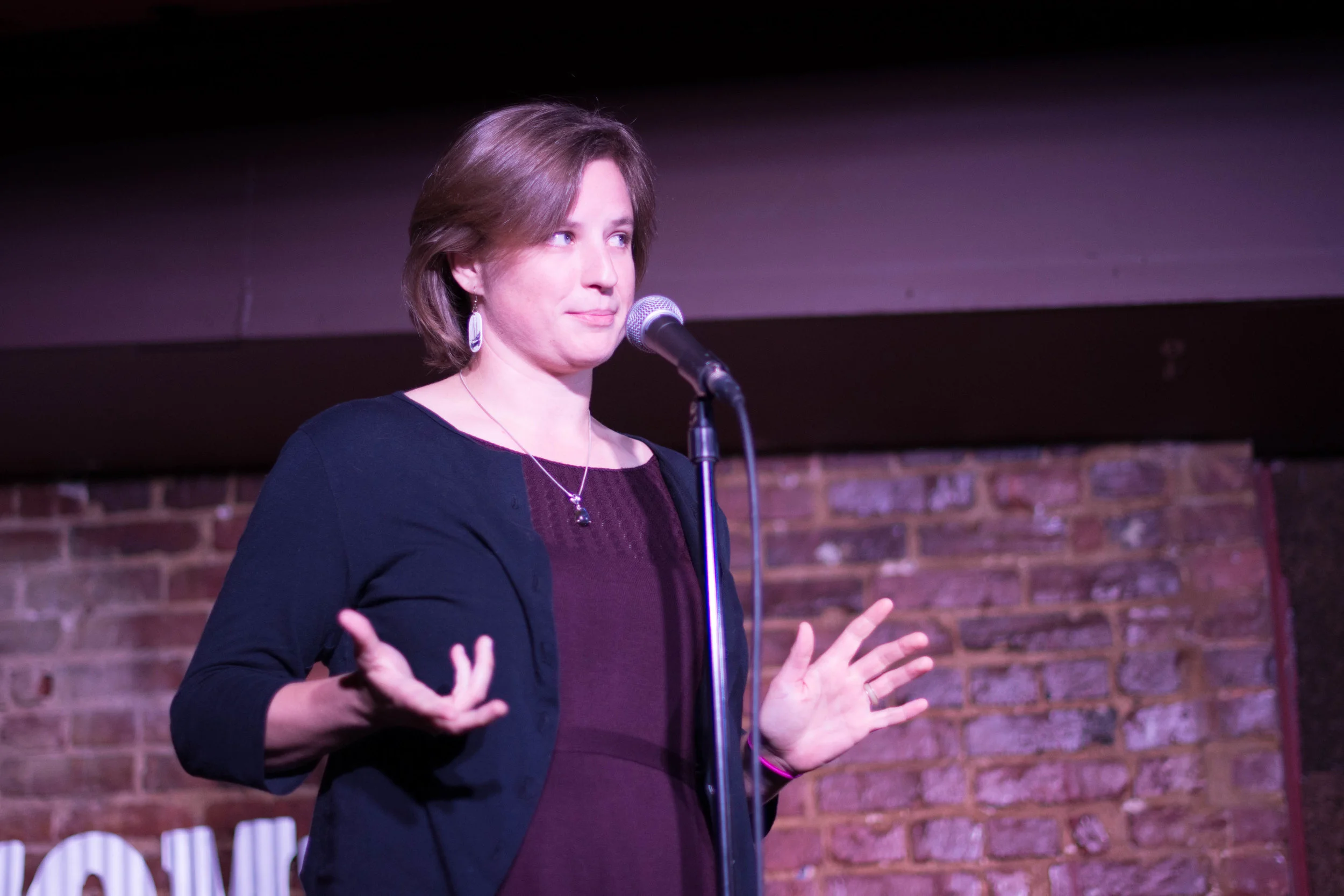 Skylar Bayer shares her story with Story Collider at the Beir Baron Tavern in Washington DC in October 2018. Photo by Lauren Lipuma.