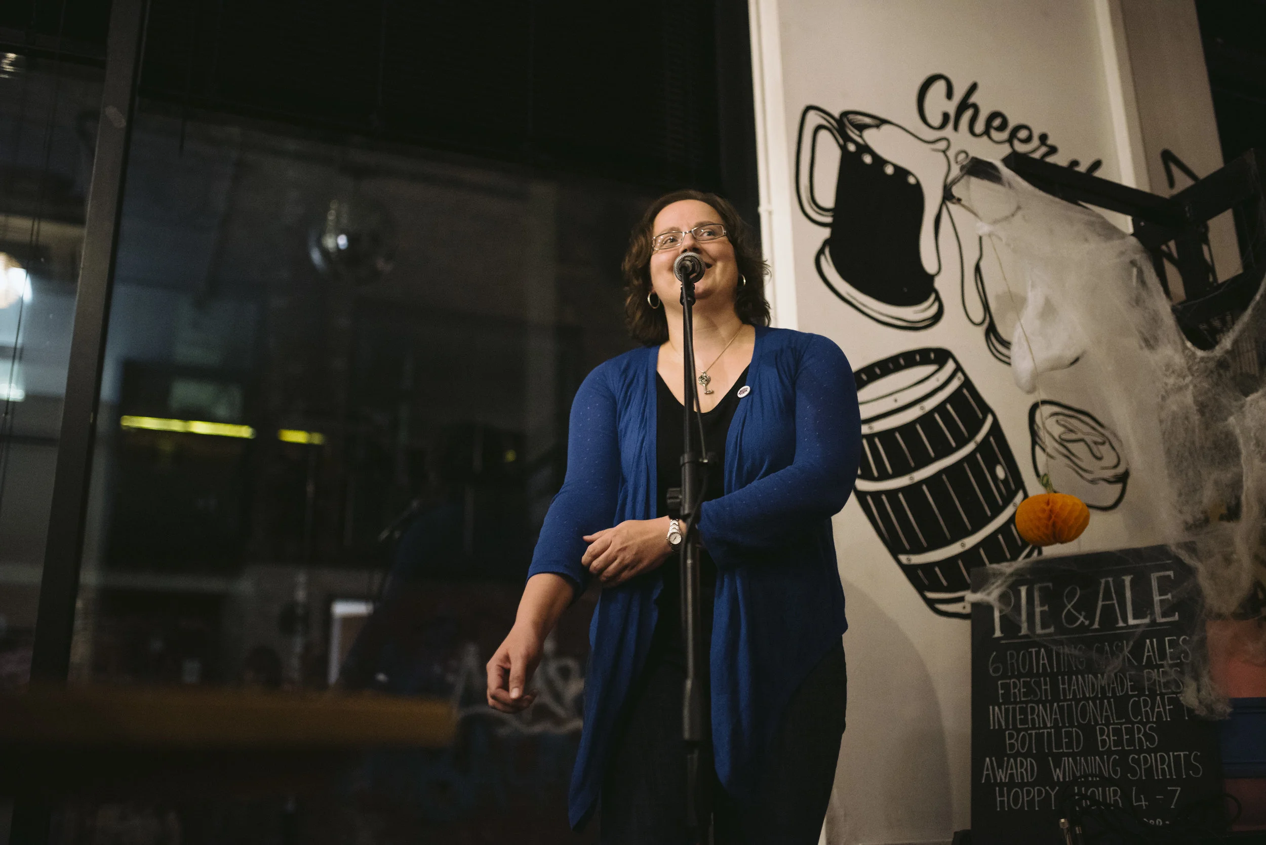 Heather Williams shares her story with The Story Collider at Pie and Ale as a part of the Manchester Science Festival. Photo by Drew Forsyth.