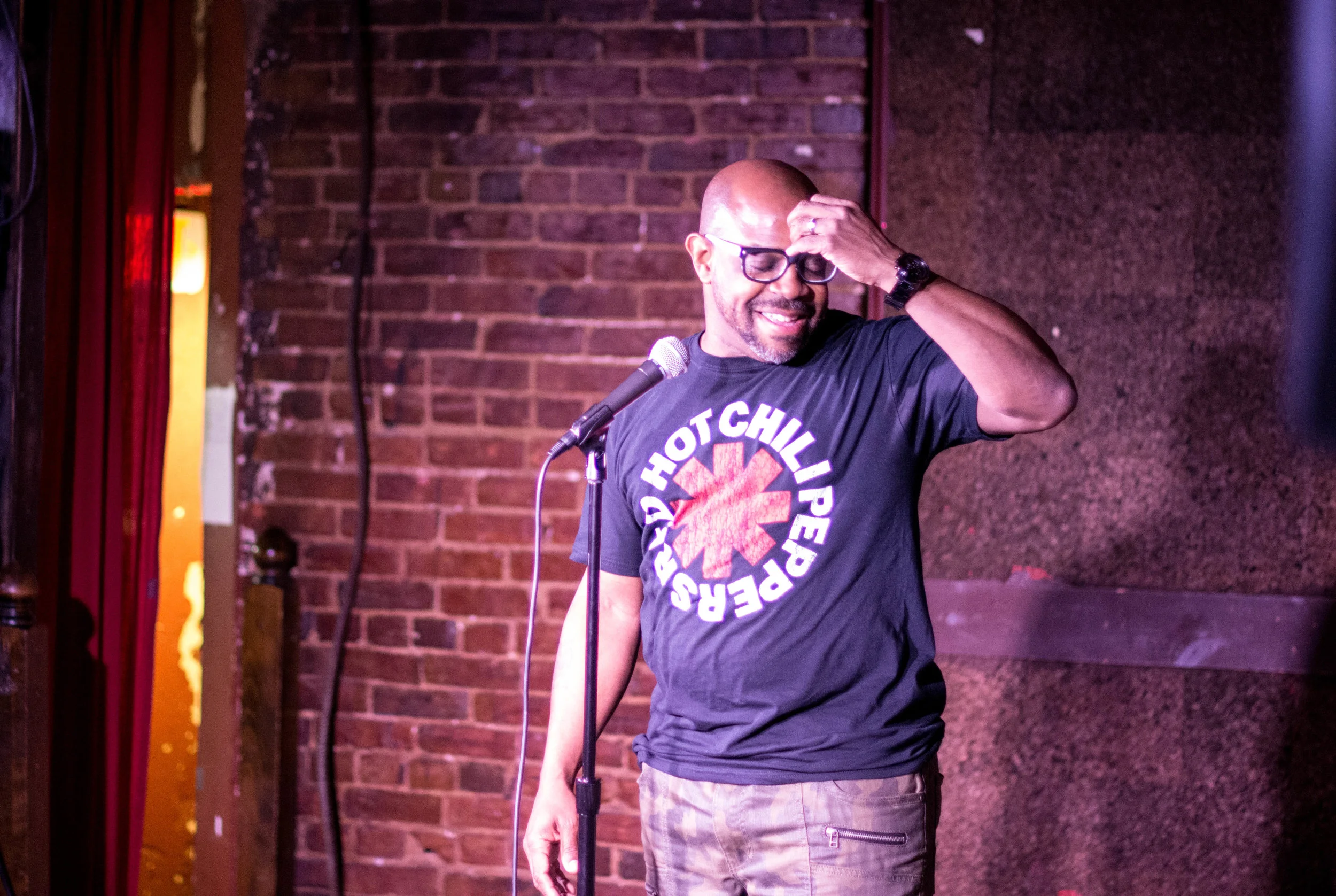 Chris Wade shares his story with the Story Collider audience at The Bier Baron Tavern in Washington DC in April 2019. Photo by Lauren Lipuma.