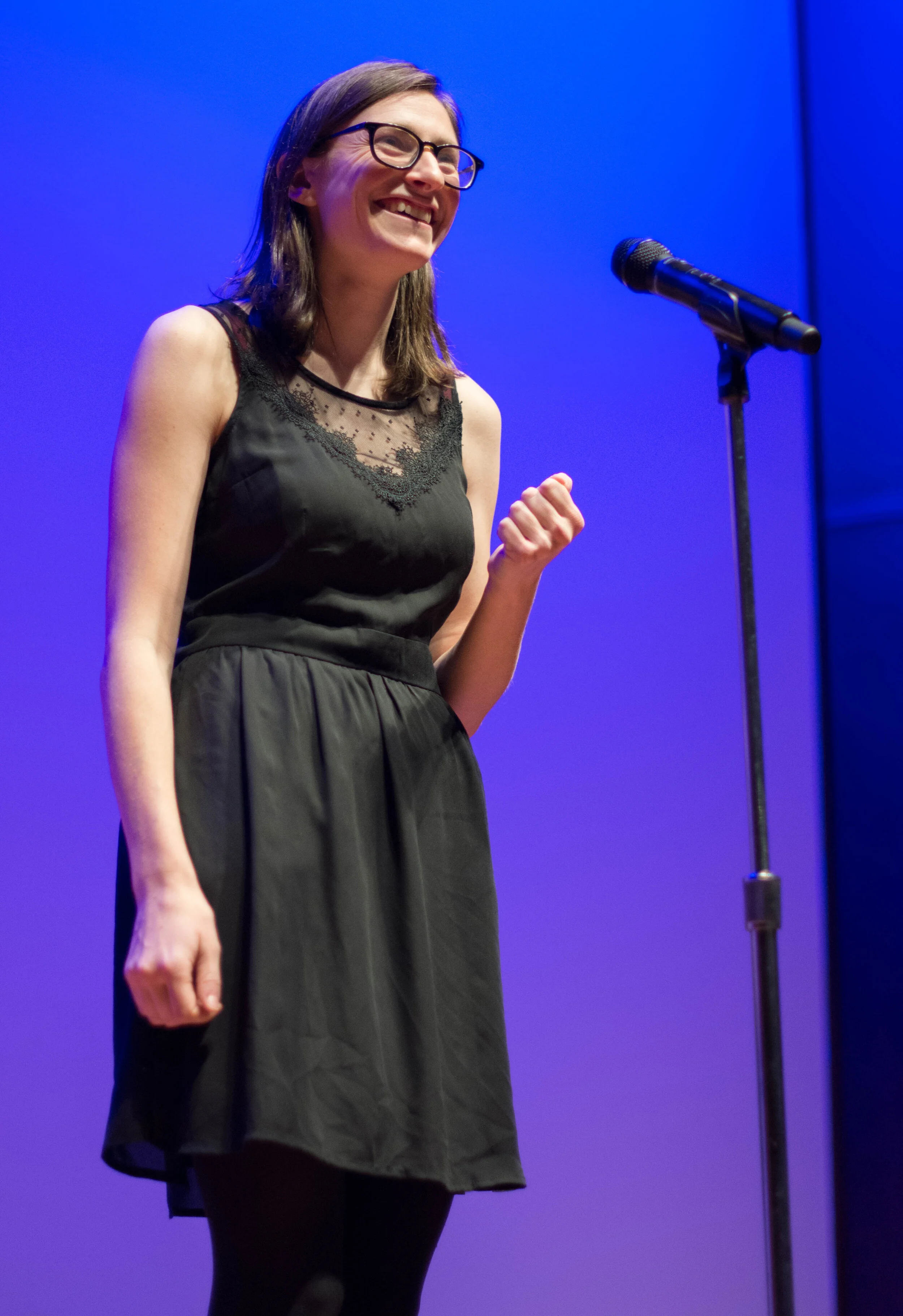 Sarah Kaplan shares her story with the Story Collider audience as part of a show presented in partnership with the American Geographical Union at the Carnegie Institute of Washington in Washington DC in December 2018. Photo by Lauren Lipuma.