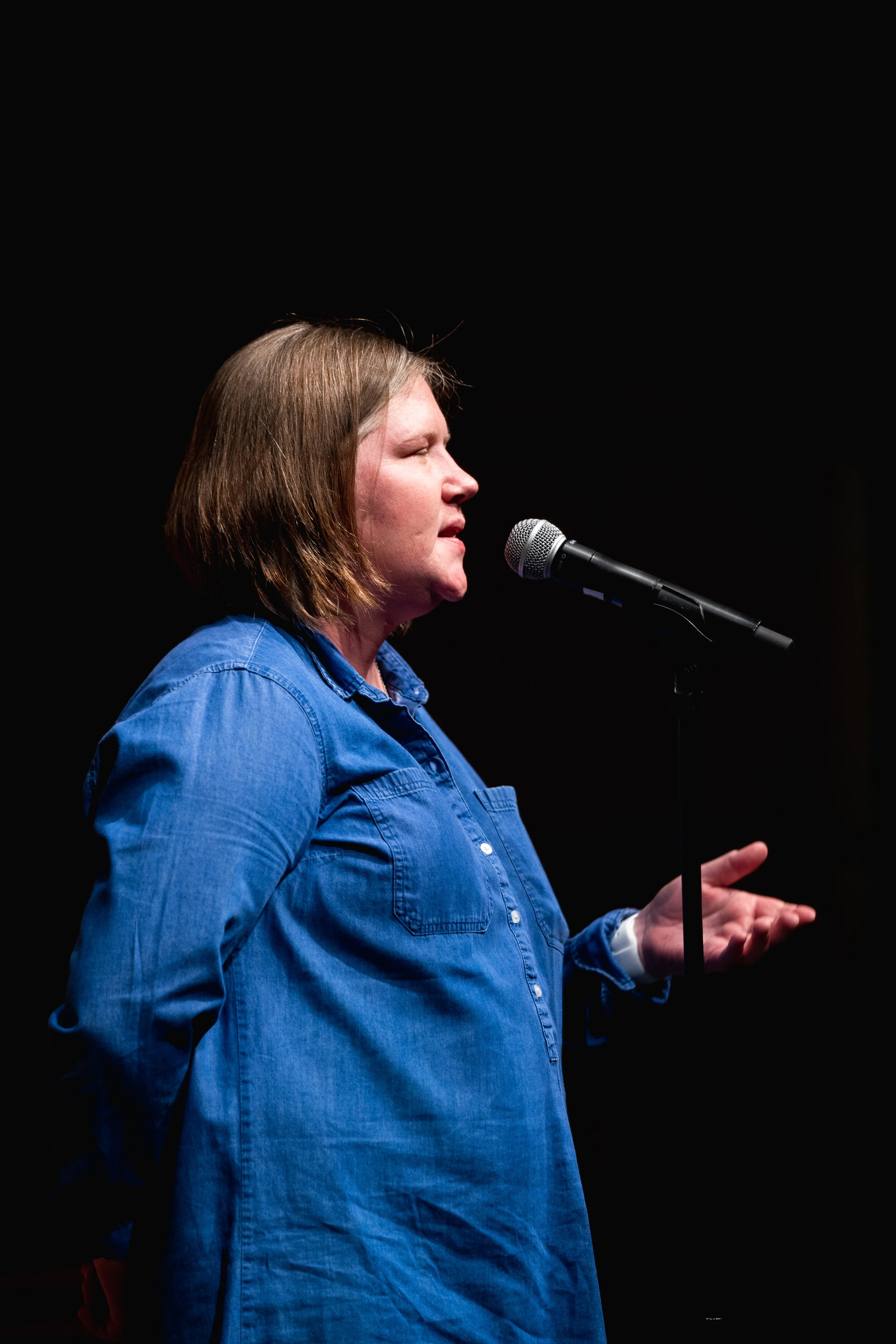 Kristine Lycke shares her story with the Story Collider audience as a show presented in partnership with Memorial Sloan Kettering in New York City in December 2018. Photo by Zhen Qin.