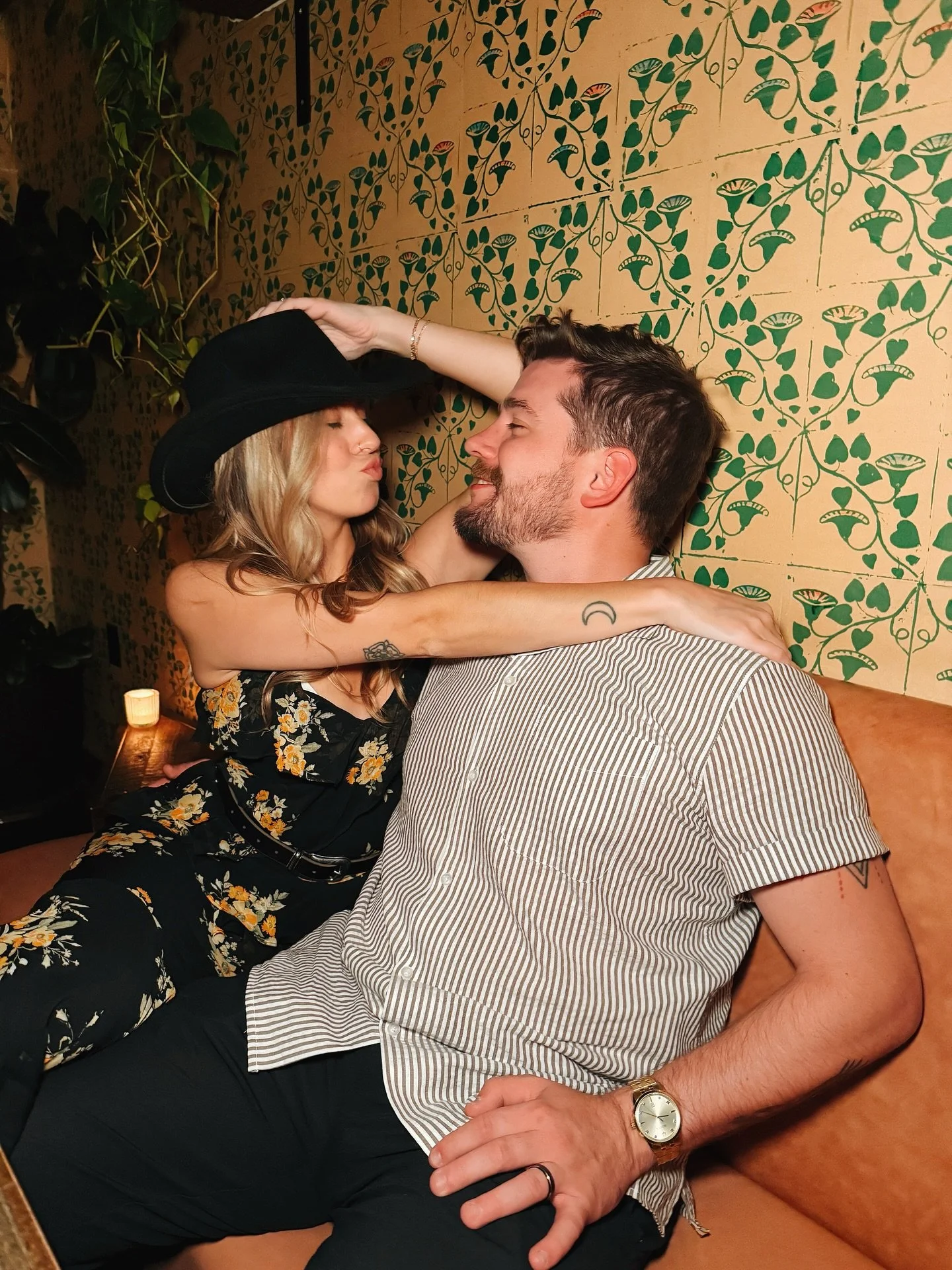 Please did you really think I&rsquo;d go to Nashville and not find a reason to wear a cowboy hat, bring my own lighting, and document it?? 🤠✨ 
📸: @jena.salley