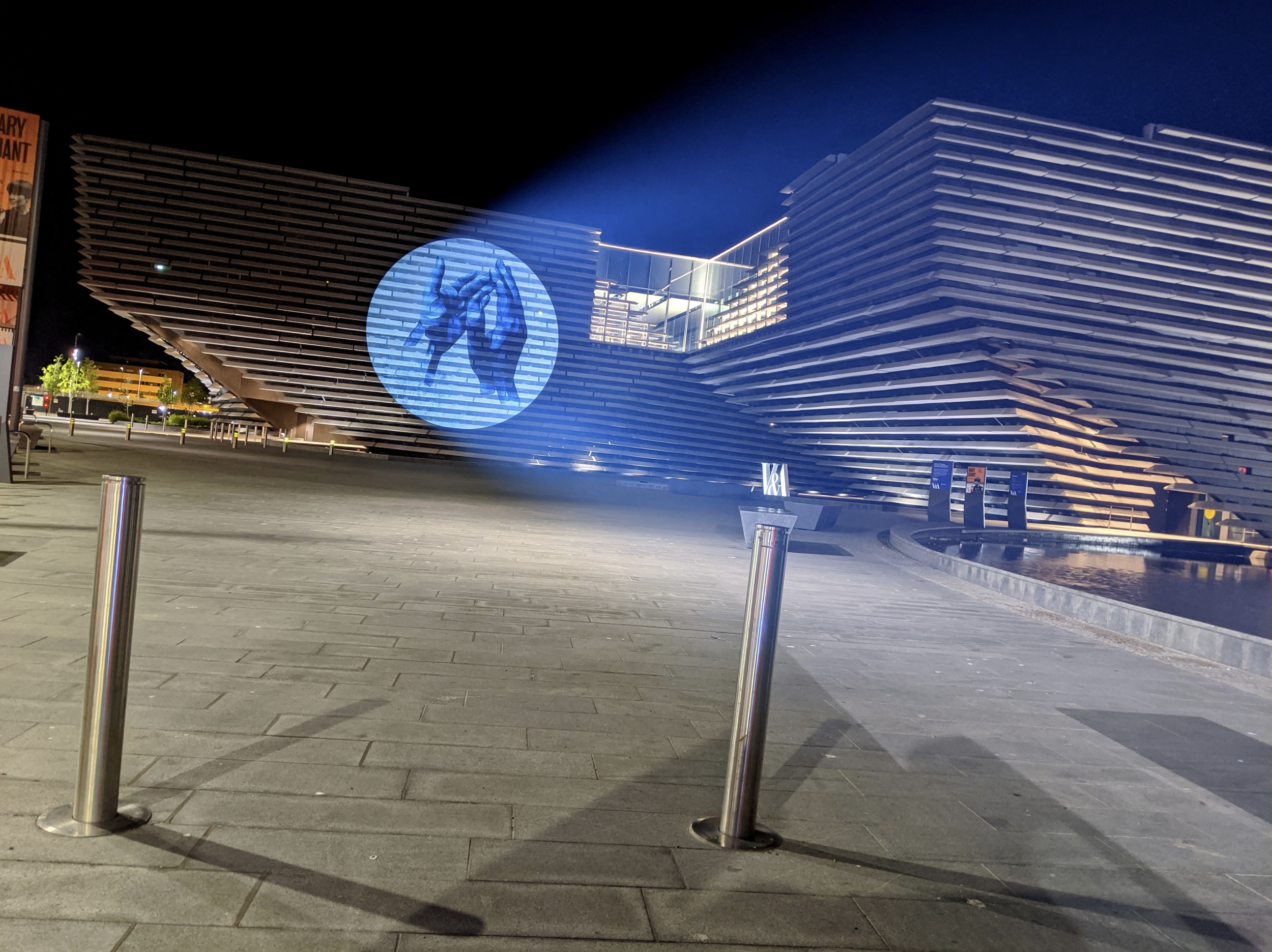  V&amp;A Dundee Projection   www.iclapfor.com  