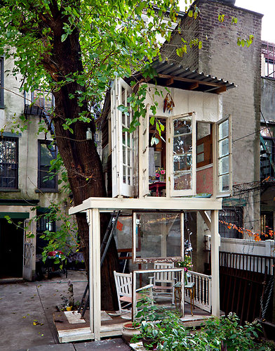 Got a Girl Crush On: Alexandra Meyn’s treehouse in Bed-Stuy
Full article (NY Times): A Treehouse Grows in Brooklyn
(via cabinporn )