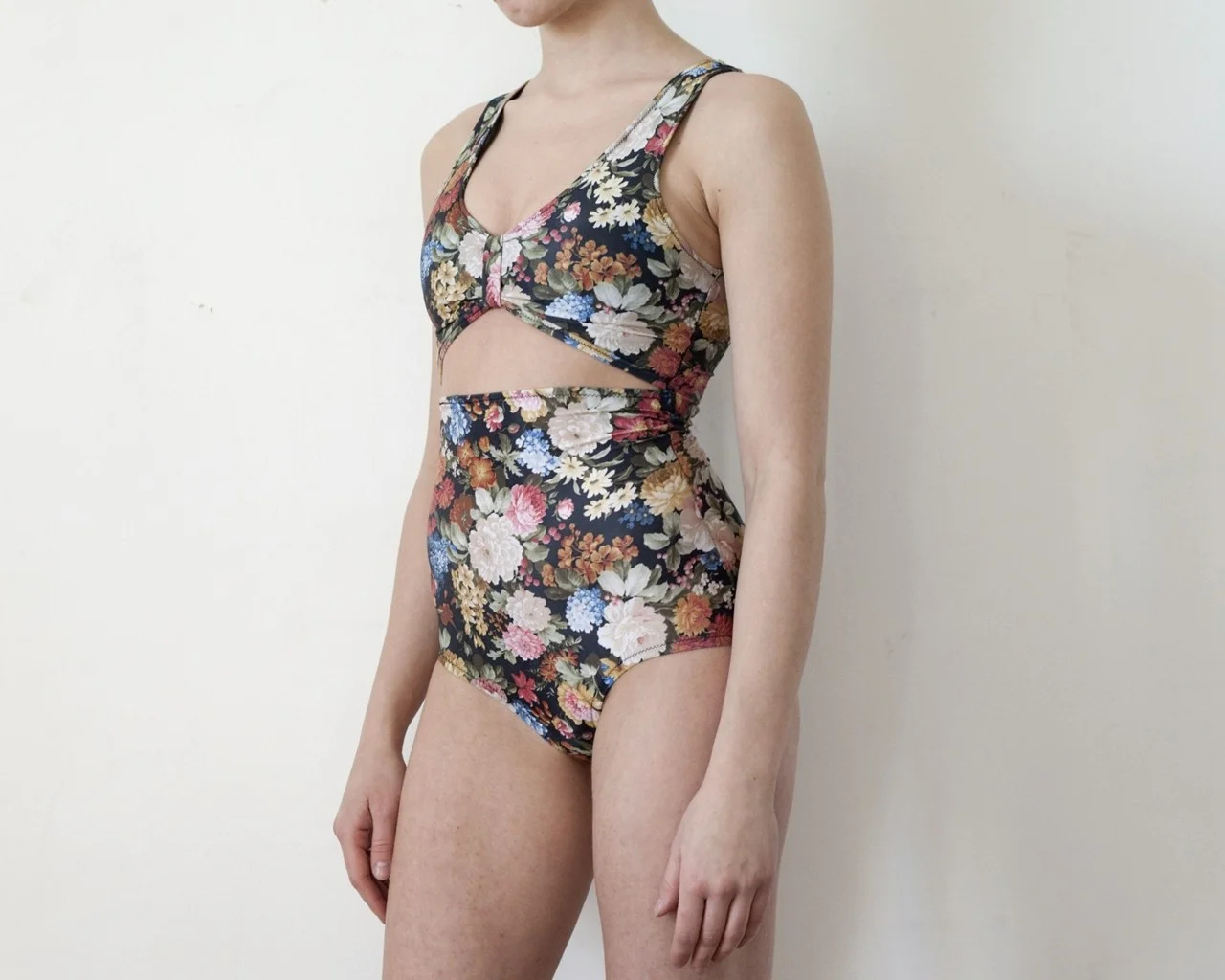 Got A Girl Crush On : One Piece Floral Bather by Minnow Bathers
Day-dreaming about sum-sum-summmmmer tiiiiiiime
(via ringoringoringo )