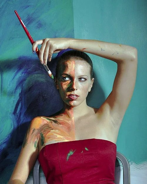 Got A Girl Crush On : Alexa Meade ’s real-life abstract people
I mean, LOOK AT THIS! It’s a photograph of a painted woman! Need more proof?
This is REAL ! I can’t even begin to express how genius and amazing I think Alexa is! Everything is spot on. Kudos to you, Ms. Meade.