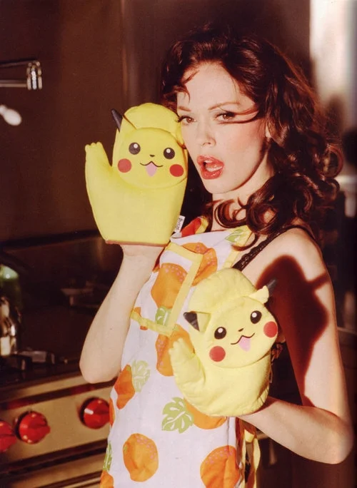 Got A Girl Crush On : Rose McGowan photographed by Ellen von Unwerth
Everything is RIGHT about this photo.
(via babiamajora : jigsaw-jigsawyouth : batwithbutterflywings : sheclawedblackenedbooks : suicideblonde )