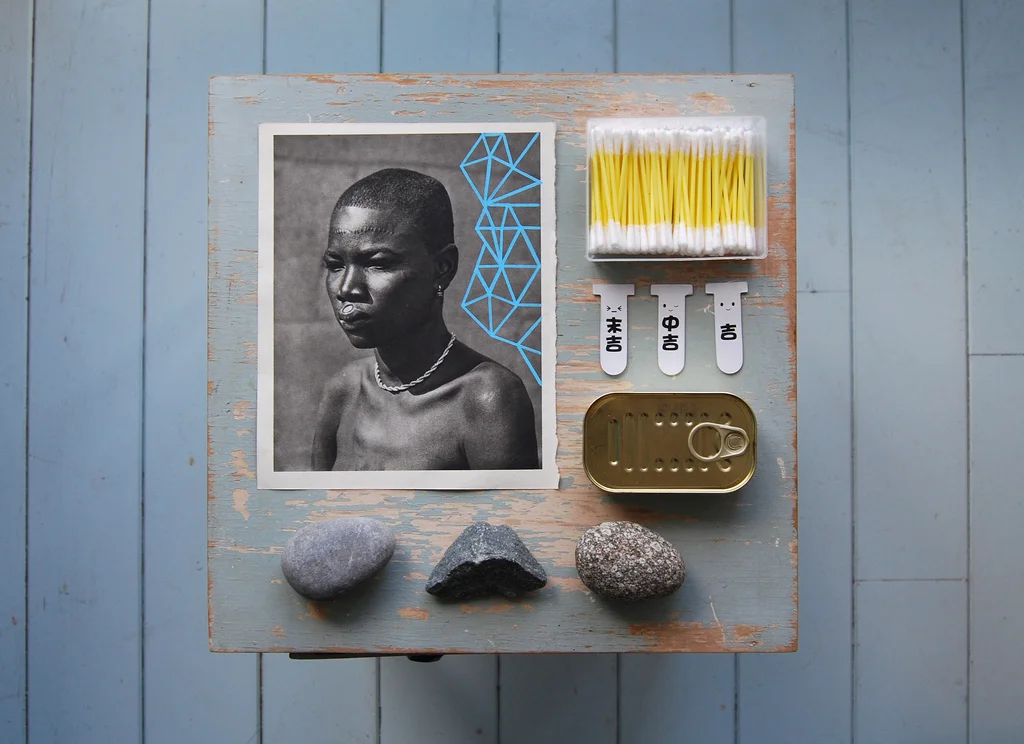 Got a girl crush on: Anja Mulder
Judging by her flickr , Anja Mulder lives quite the charmed life, has an amazing collection of curious objects, is a talented illustrator , and has nice hands .
(via For Me, For You )