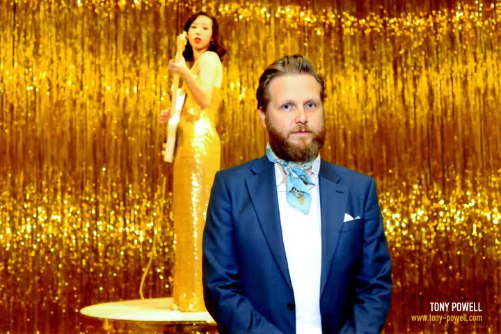 Ragnar Kjartansson with Woman in E . Photo by Tony Powell .