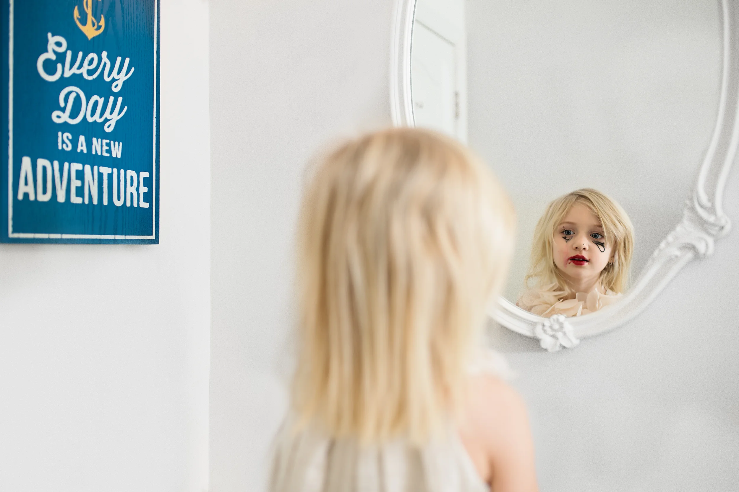 Hello-Olivia-Photography-mommys-make-up.jpg