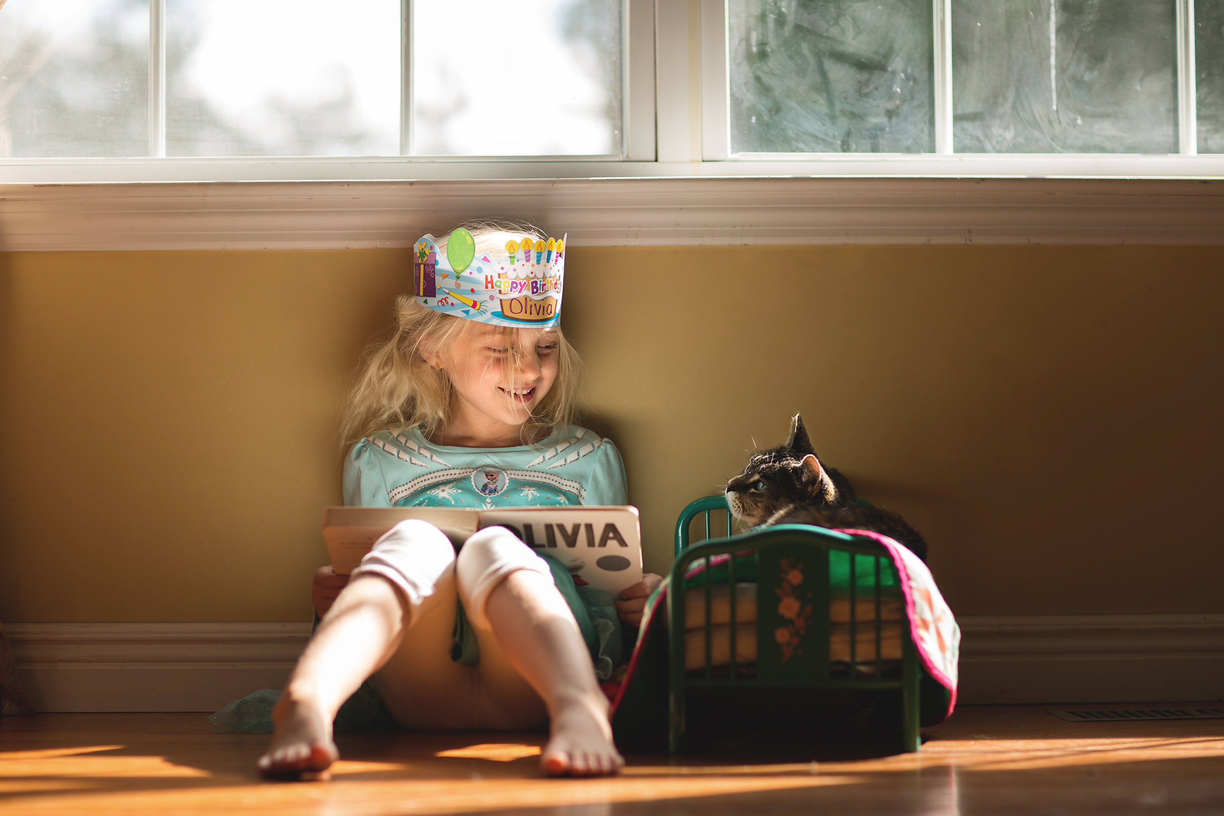 Hello-olivia-photography-Long-island-photography-children-session-family-lifestyle-reading-to-beast.jpg