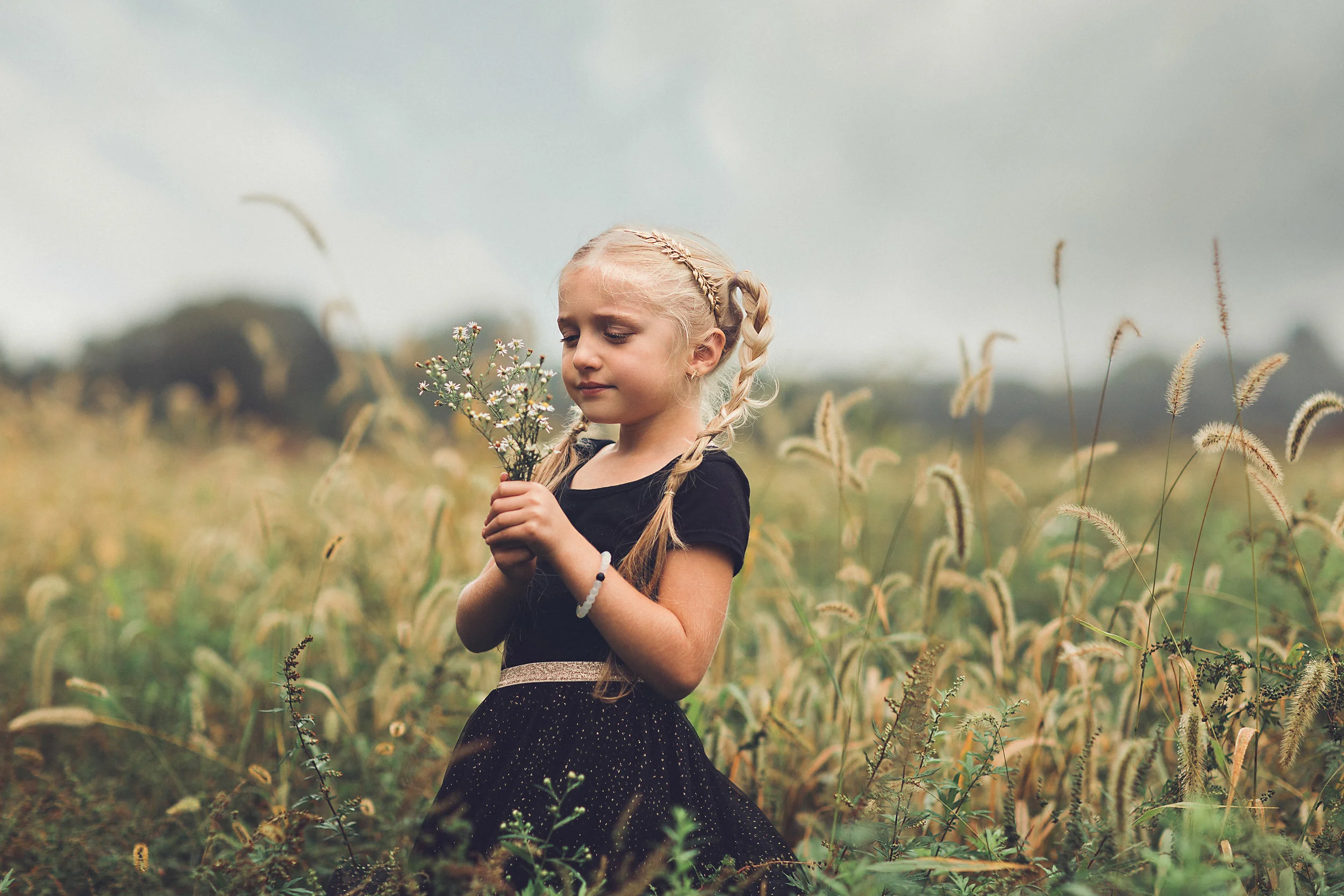 hello-olivia-photography-long-island-photographer-offset-artist-portrait-child-field-middle-island.jpg