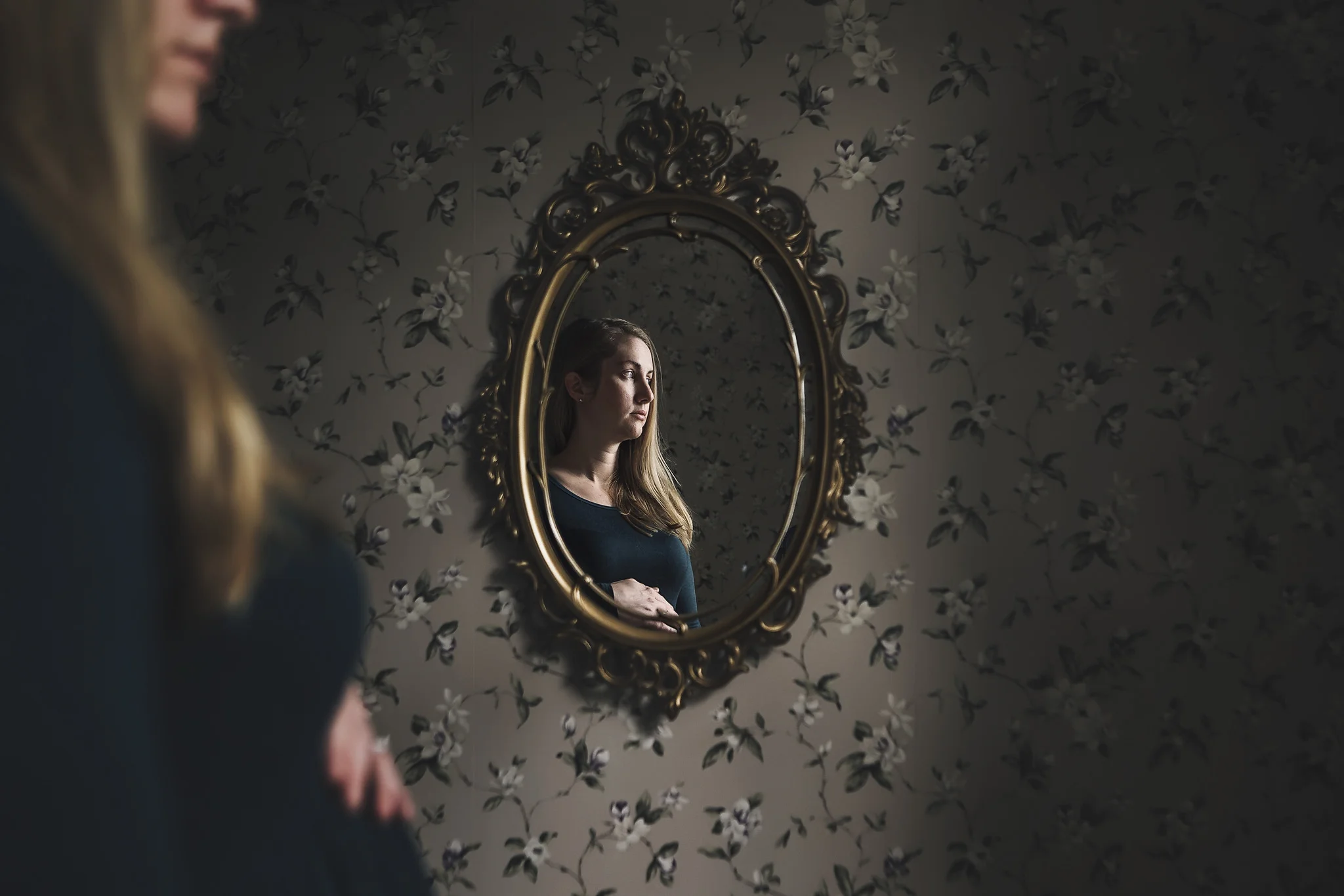 hello-olivia-photography-motherhood-self-portriat-mentor-mirror-long-island-documentary-pregnancy-third-trimester.jpg