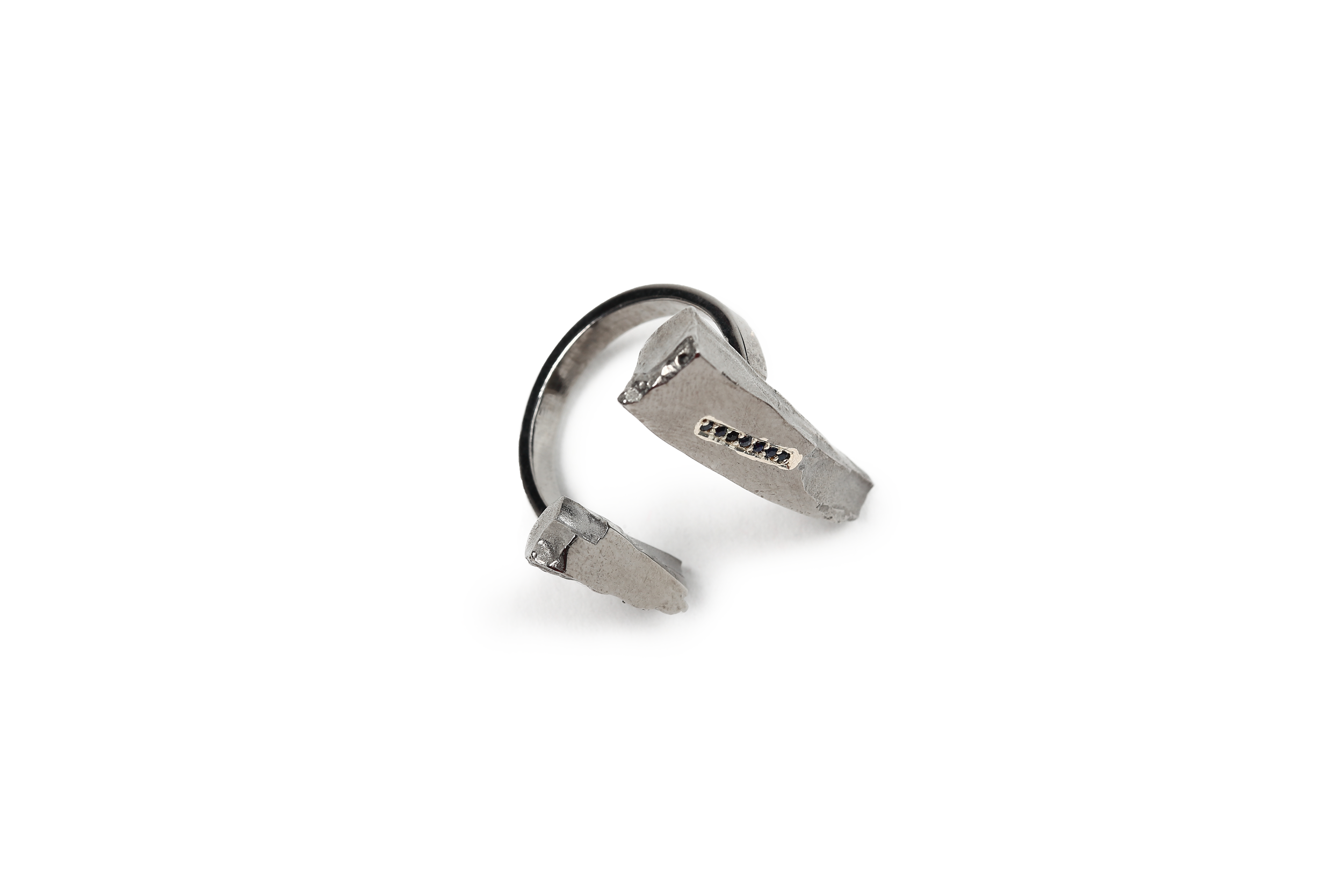 Inbetween ring in black rhodium plated recycled sterling silver from GINA MELOSI's //SHATTEREDfragments// collection